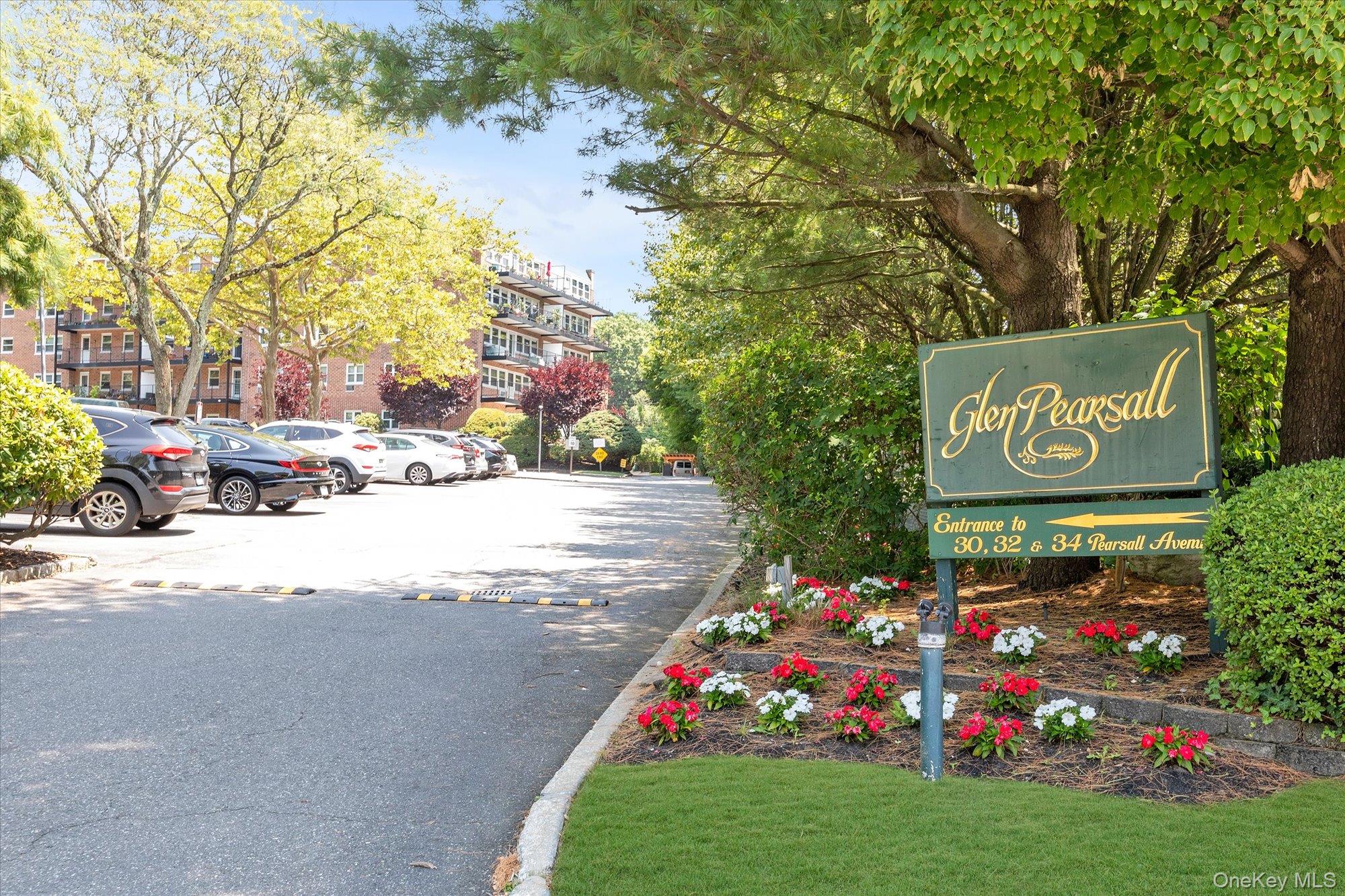 32 Pearsall Avenue # 3F, Glen Cove, NY 11542