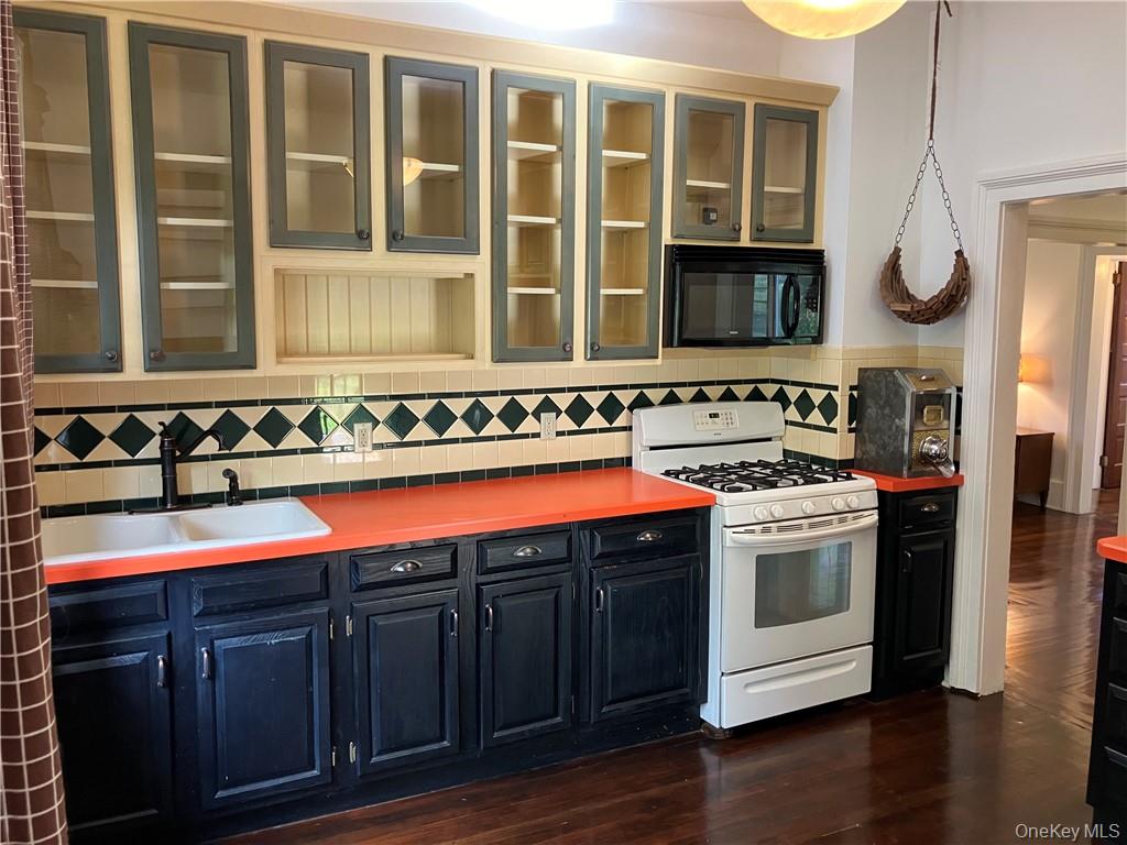 283 Lakeview Drive, Highland Lake, NY 12743