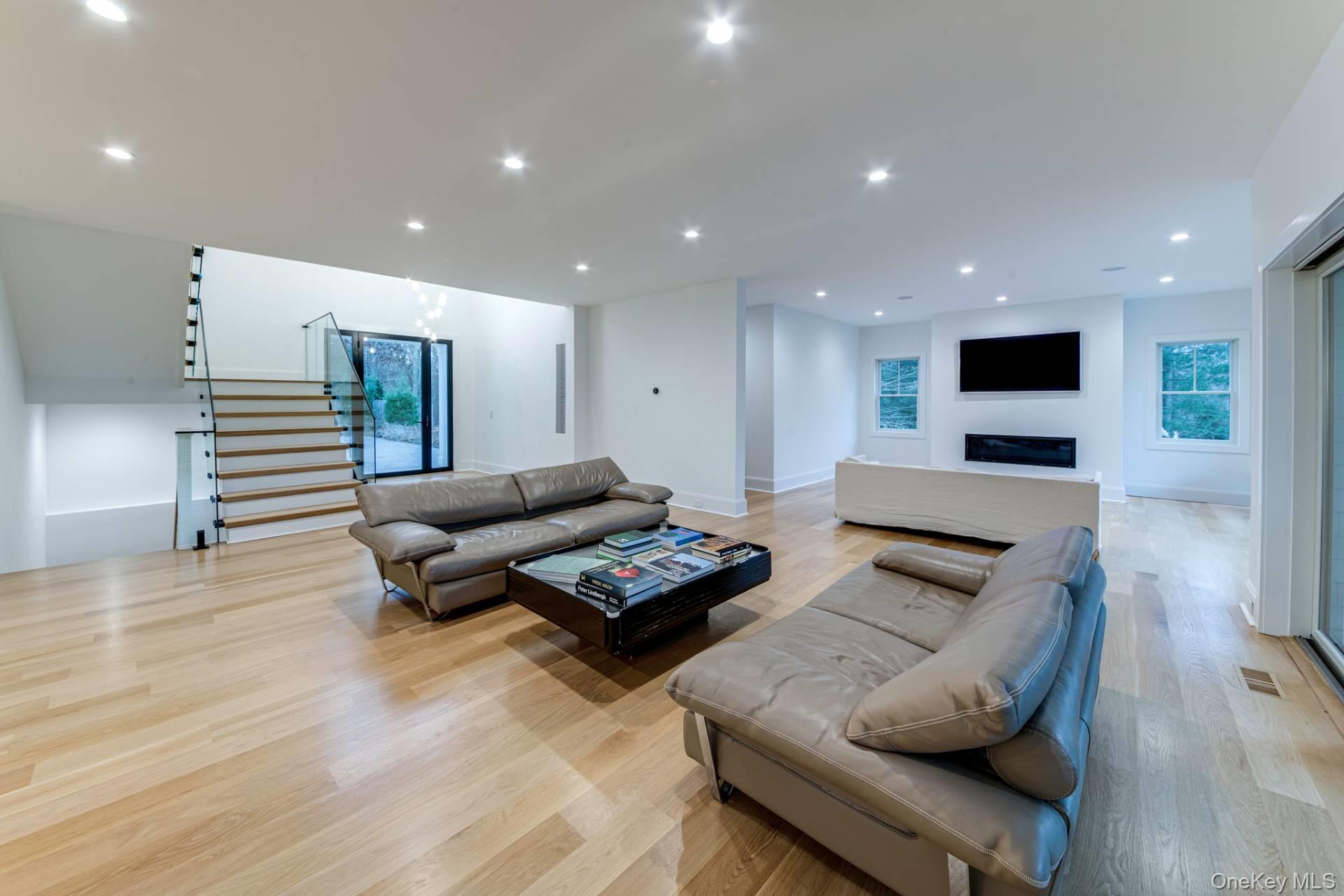 12 Central Avenue, East Hampton, NY 11937