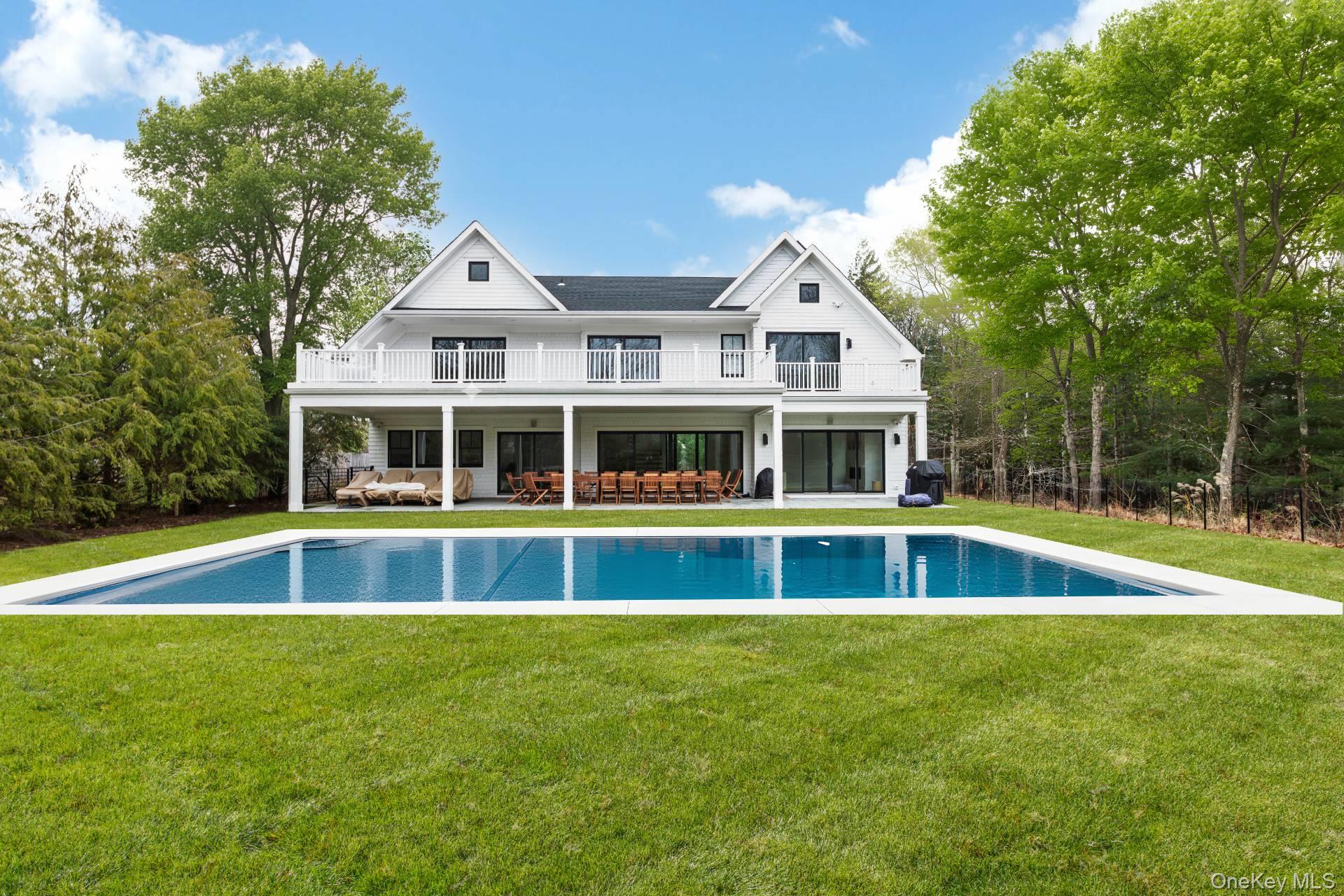 12 Central Avenue, East Hampton, NY 11937