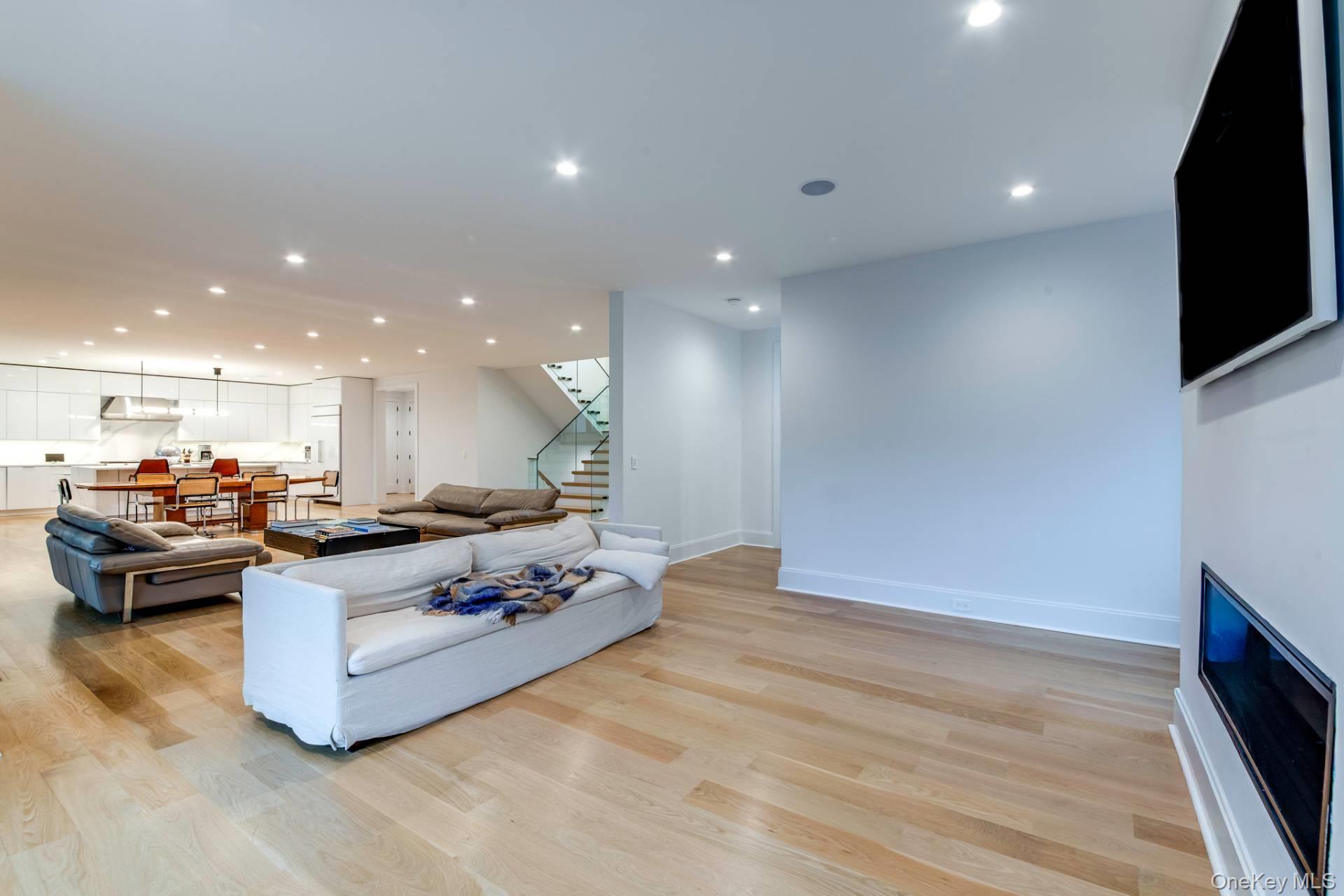 12 Central Avenue, East Hampton, NY 11937