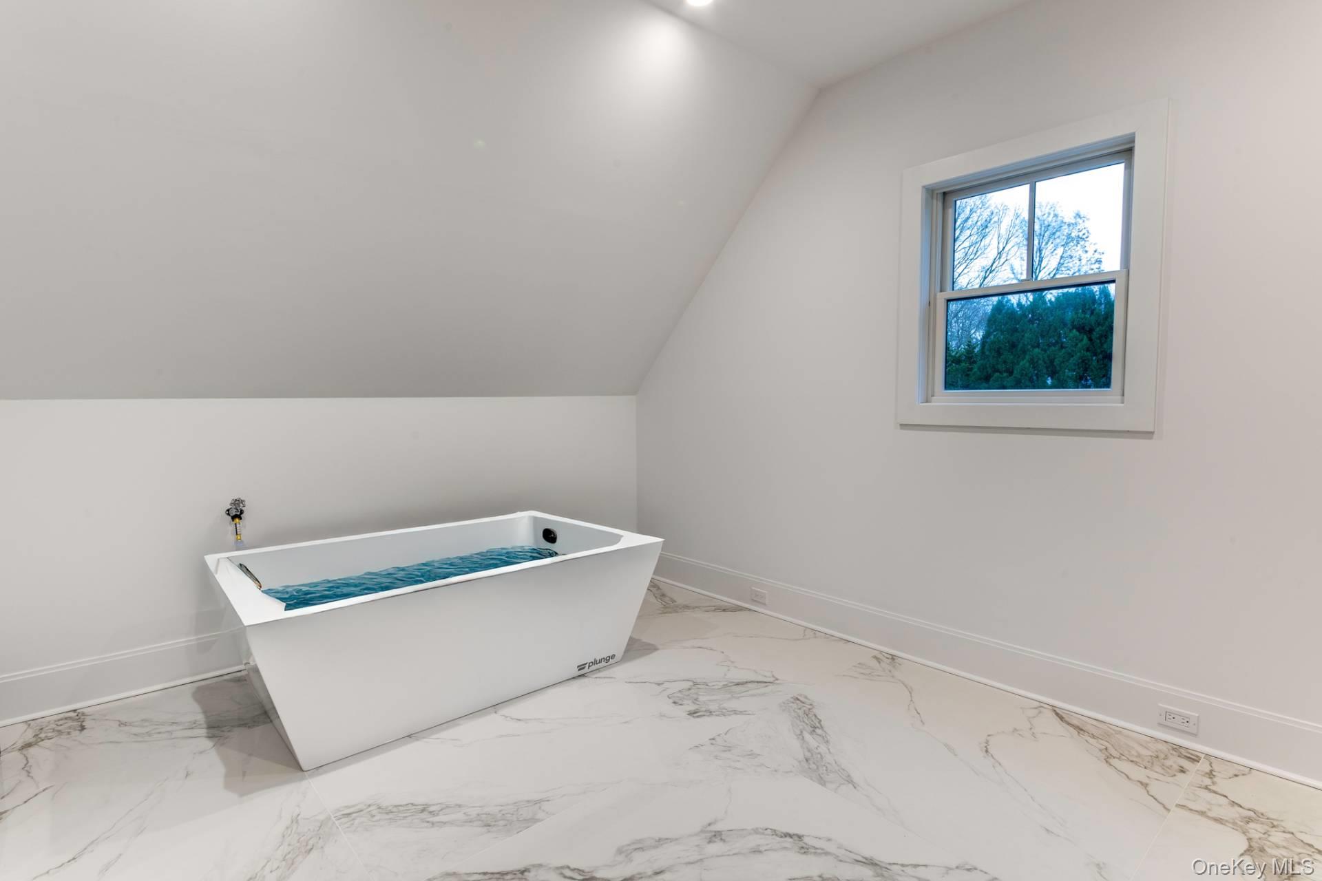 12 Central Avenue, East Hampton, NY 11937