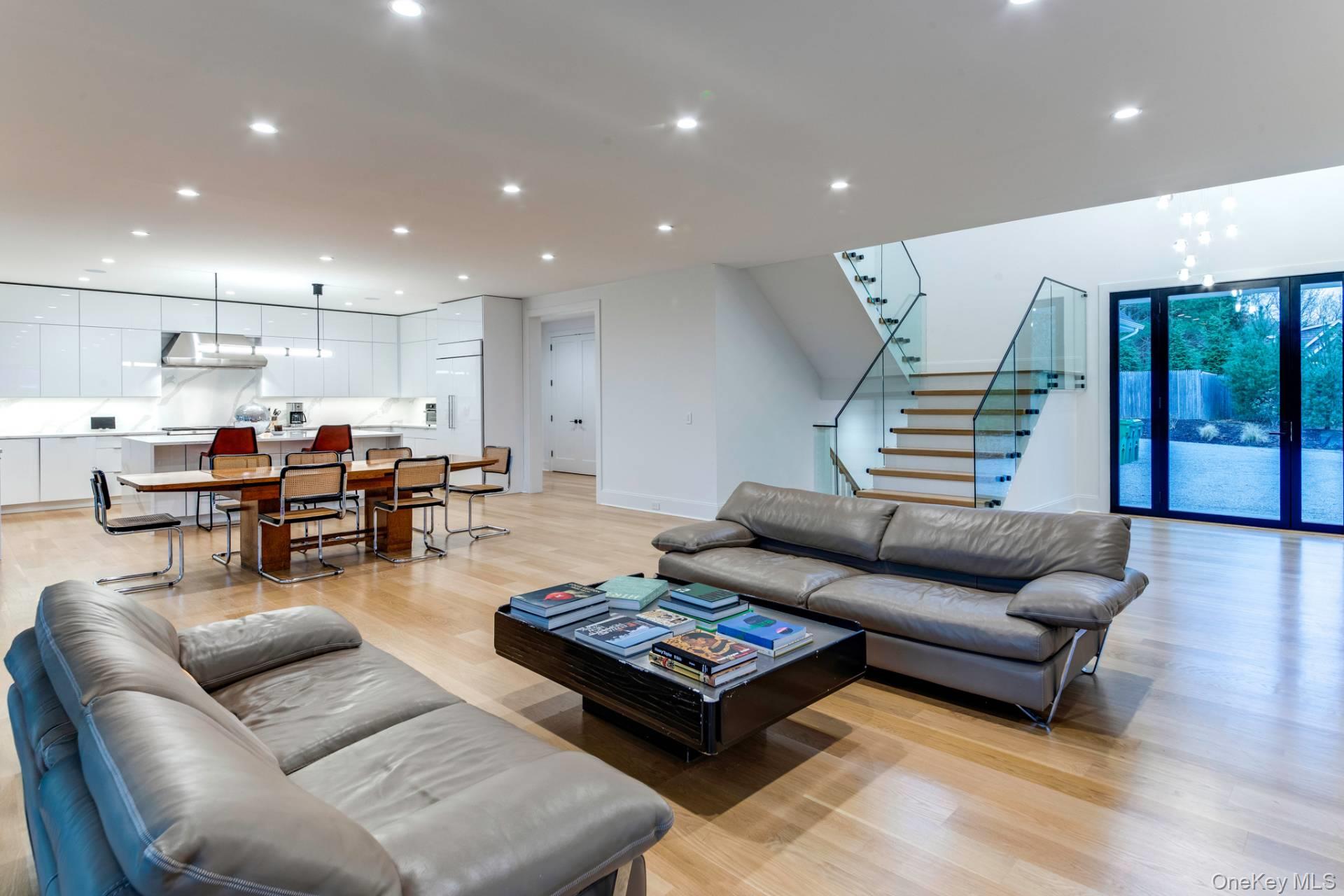 12 Central Avenue, East Hampton, NY 11937