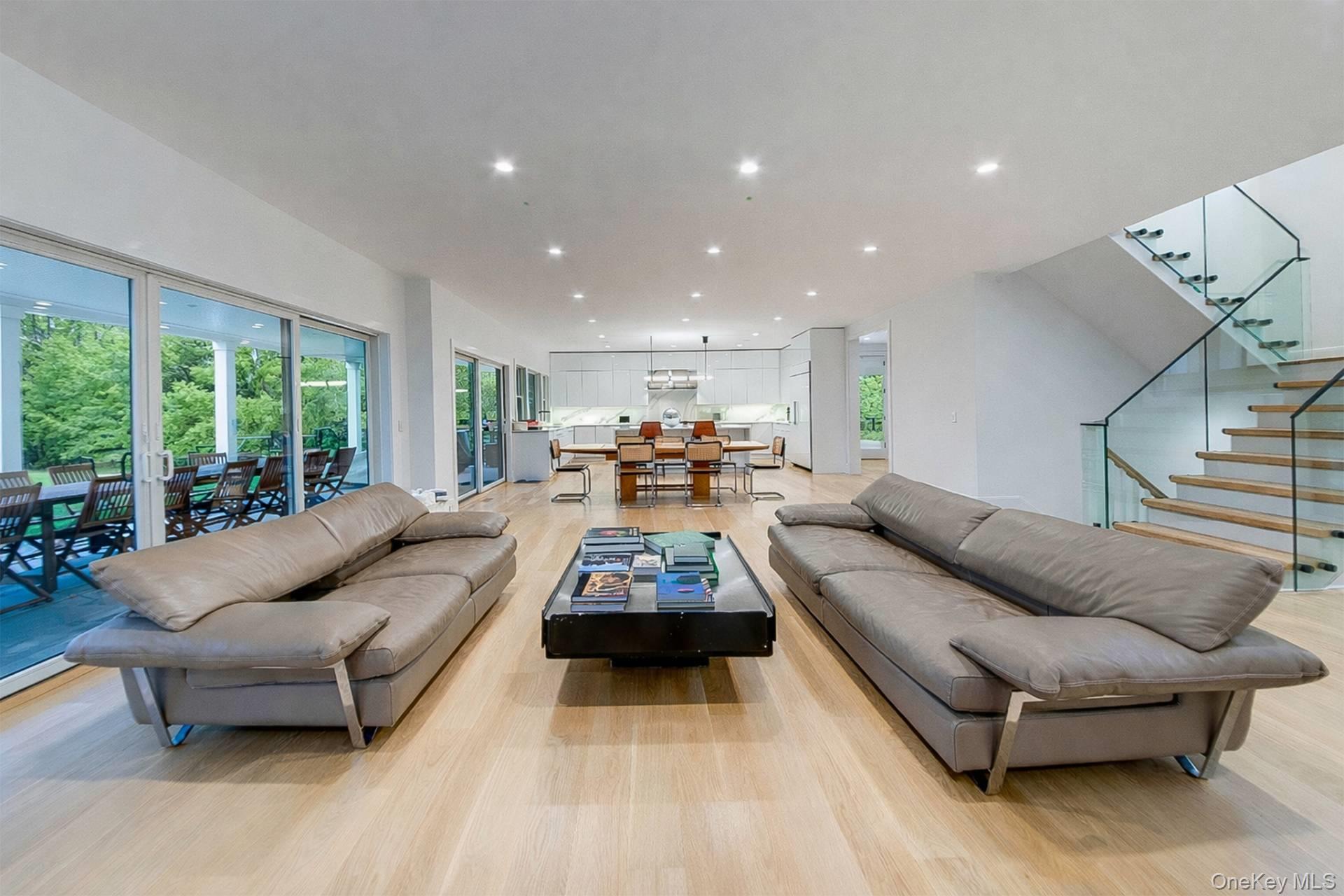 12 Central Avenue, East Hampton, NY 11937