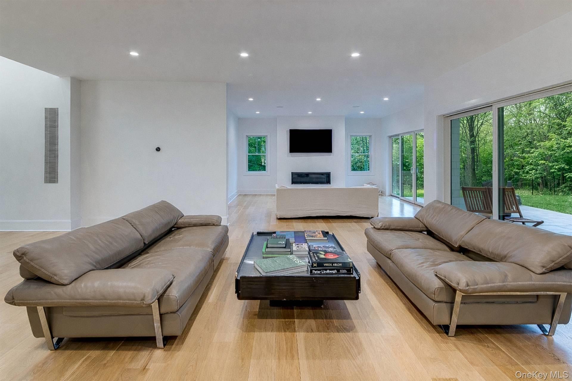 12 Central Avenue, East Hampton, NY 11937