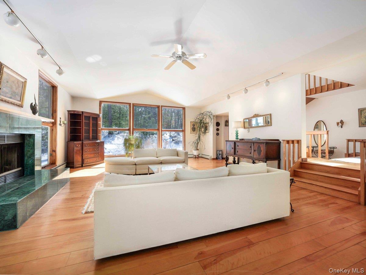 118 Split Rock Drive, Barryville, NY 12719