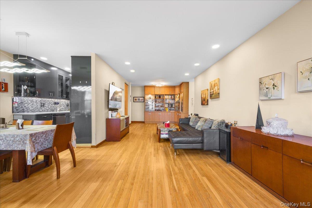 1015 Old Post Road # 2C, Mamaroneck, NY 10543