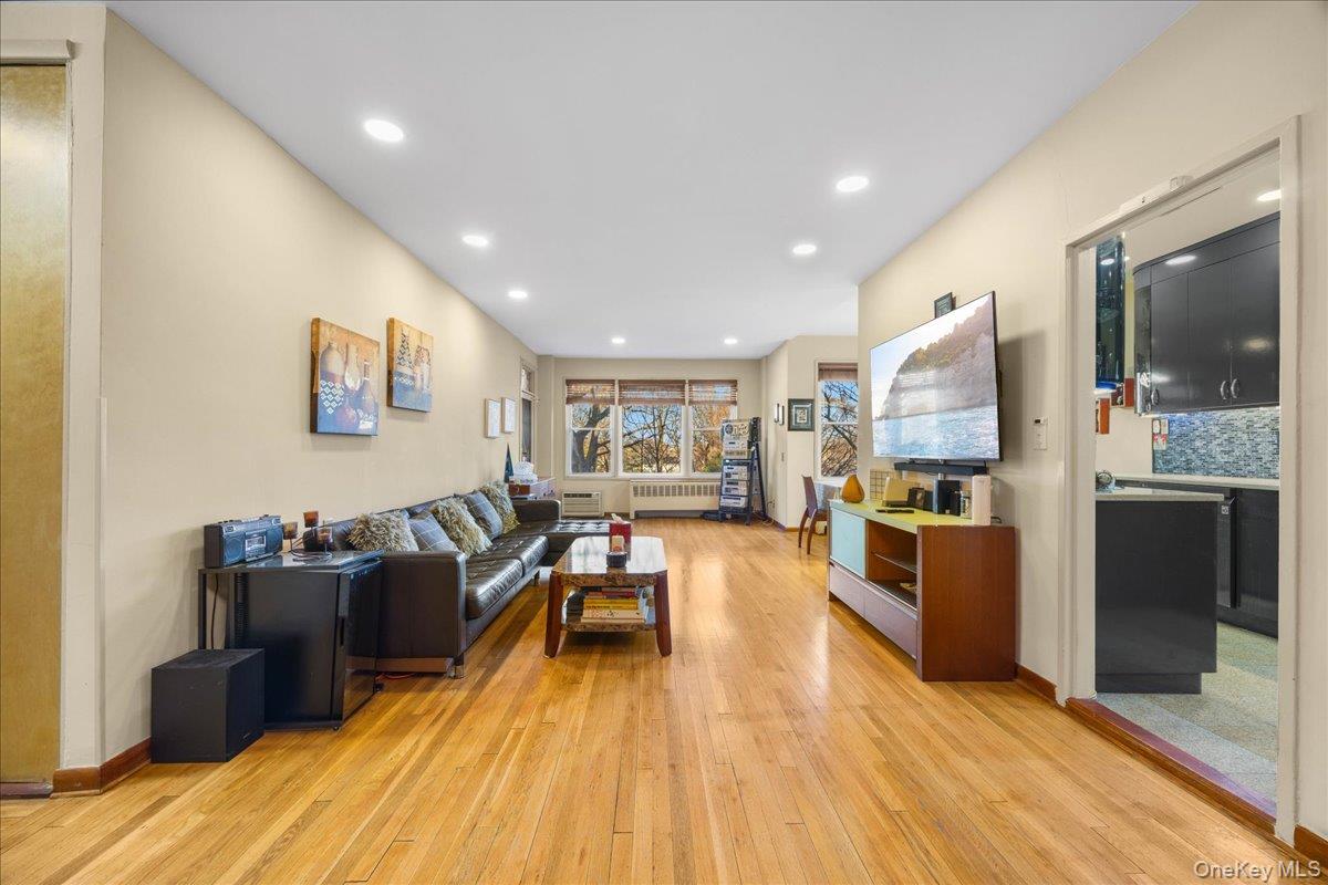 1015 Old Post Road # 2C, Mamaroneck, NY 10543