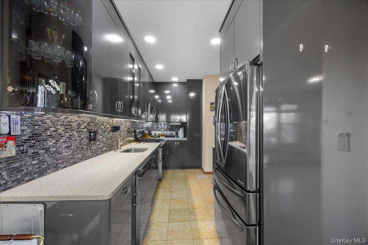 1015 Old Post Road # 2C, Mamaroneck, NY 10543