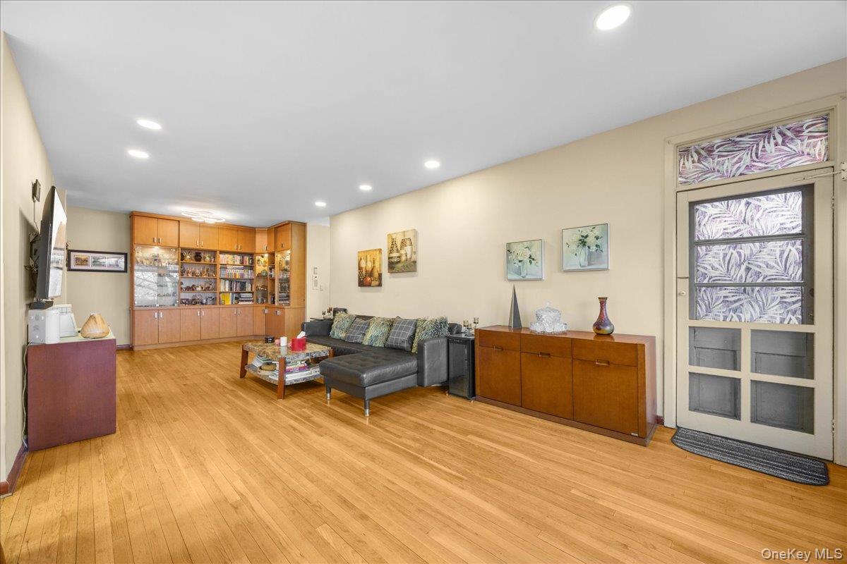 1015 Old Post Road # 2C, Mamaroneck, NY 10543