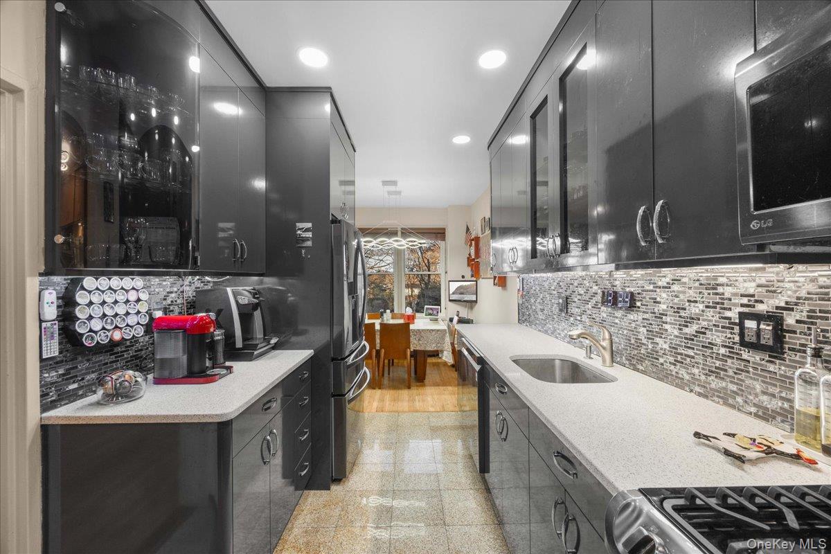 1015 Old Post Road # 2C, Mamaroneck, NY 10543