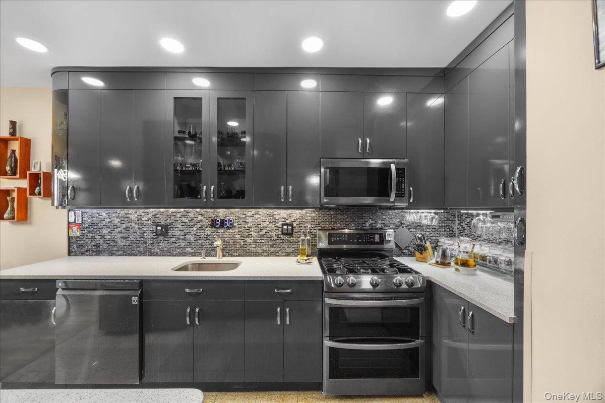 1015 Old Post Road # 2C, Mamaroneck, NY 10543