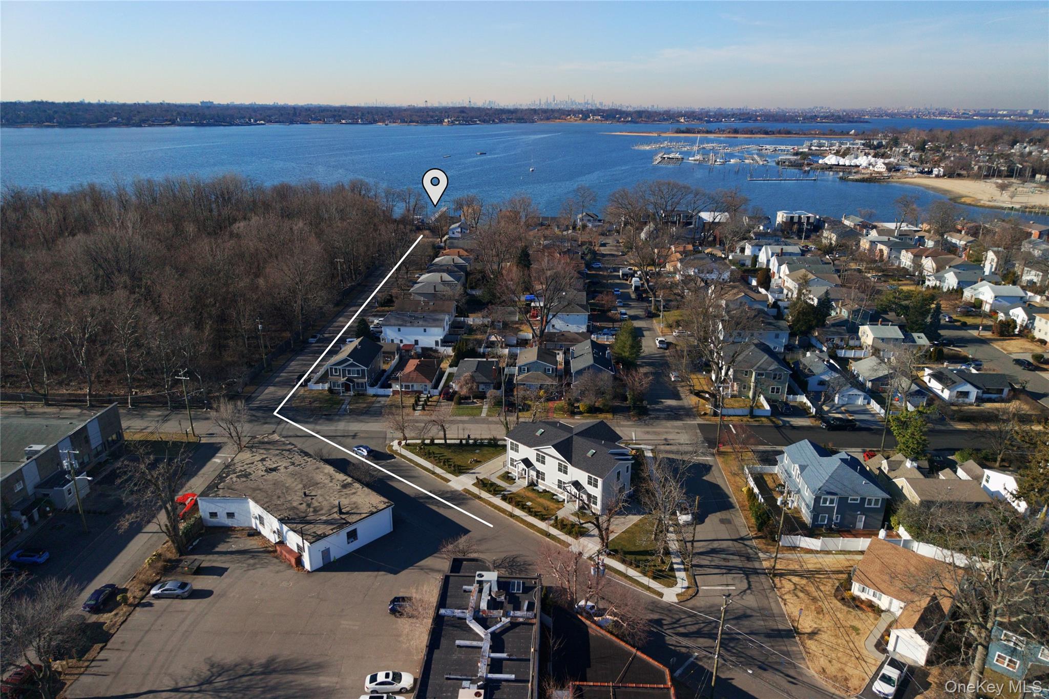 1 Manhasset Avenue, Port Washington, NY 11050