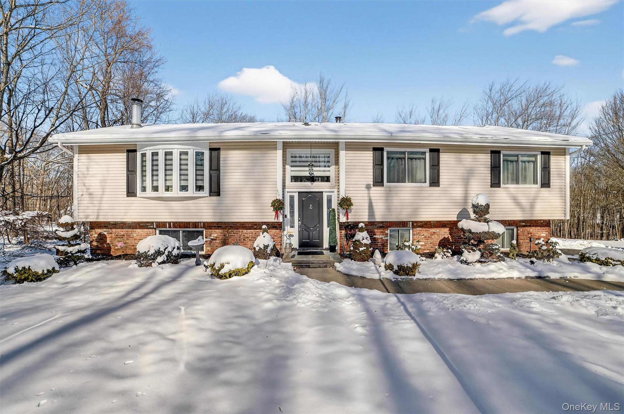 13 Watergate Drive, Amawalk, NY 10501