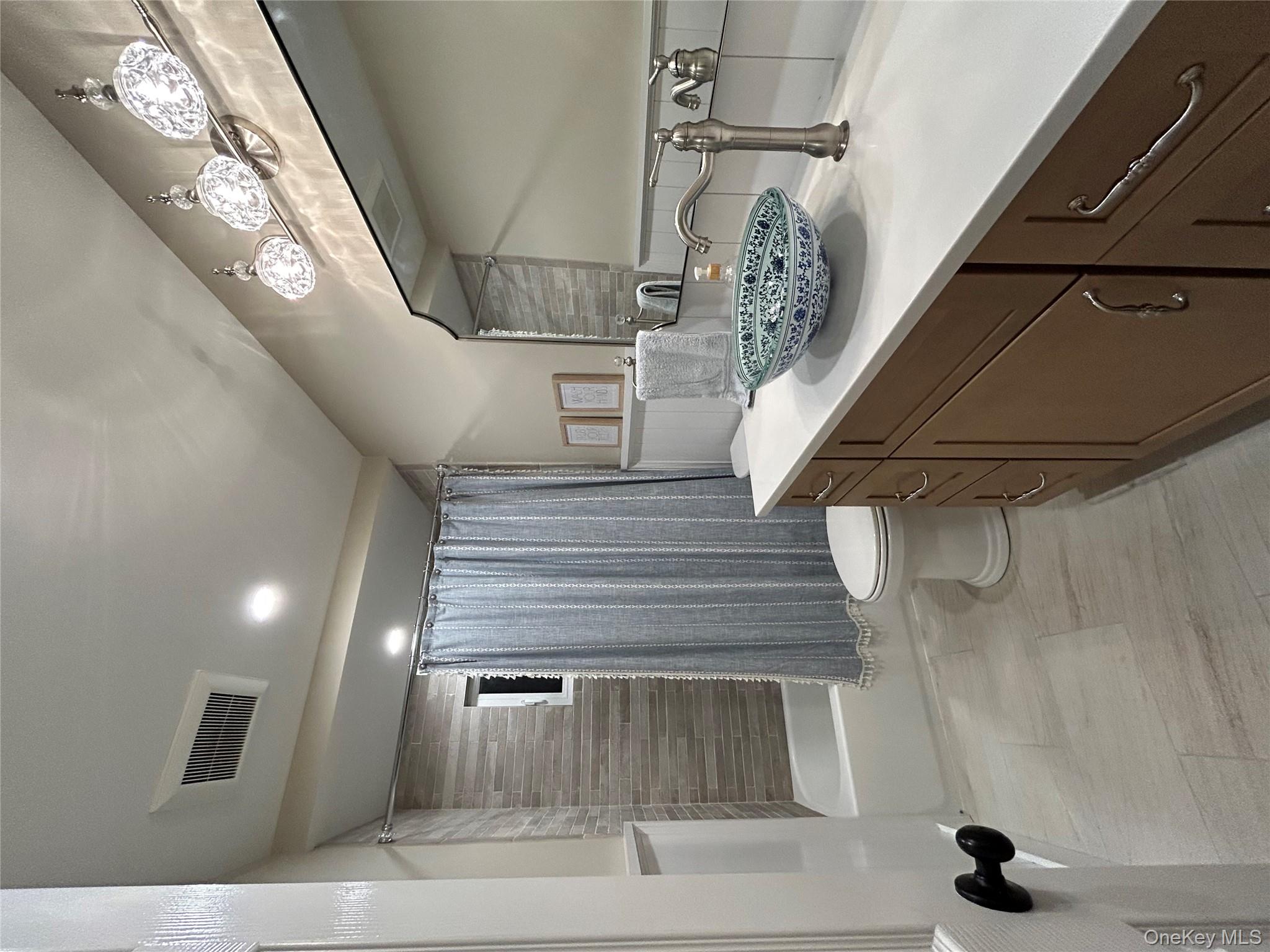 33 Loughlin Dr, Shirley, NY 11967