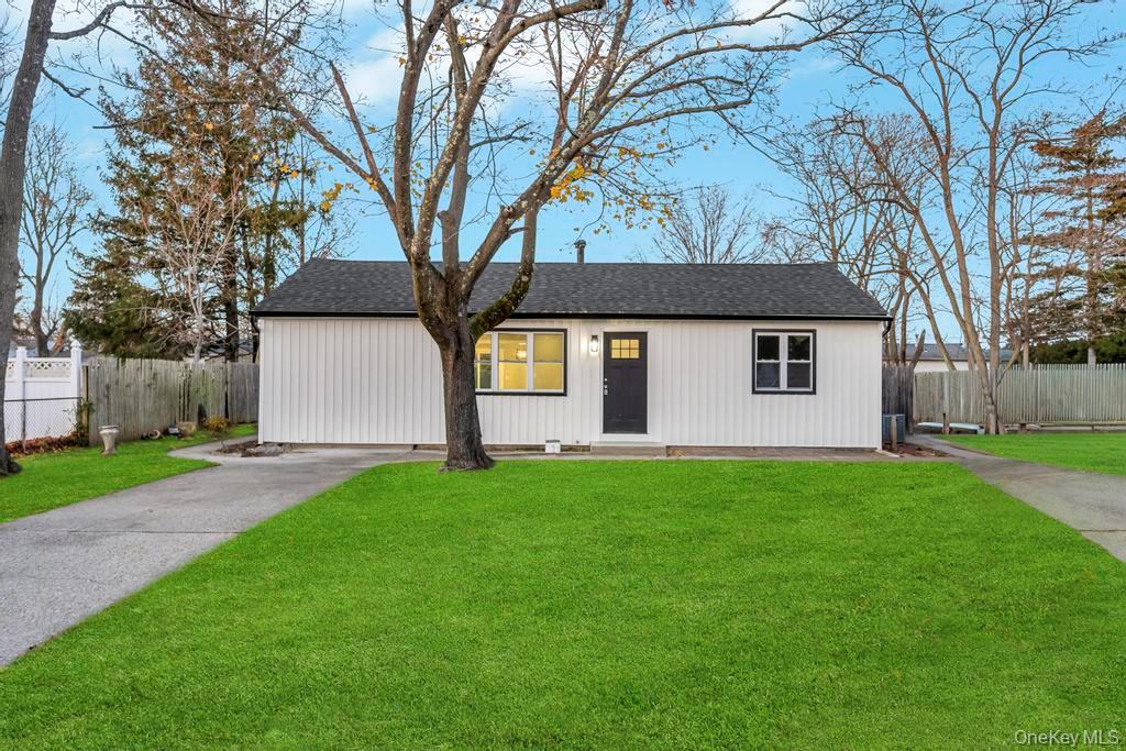 27 Ash Street, Central Islip, NY 11722