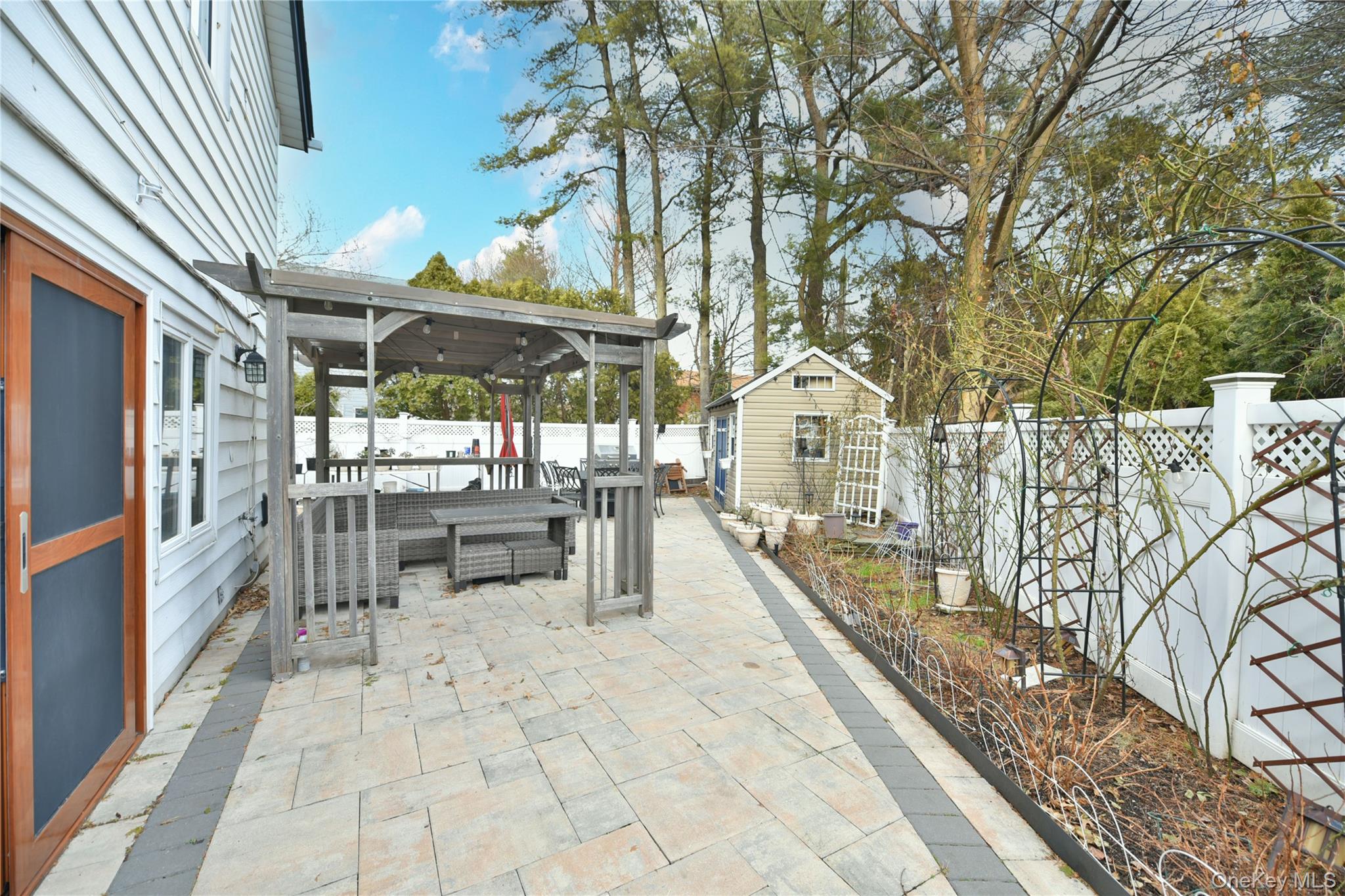 116 Nottingham Road, Manhasset Hills, NY 11040