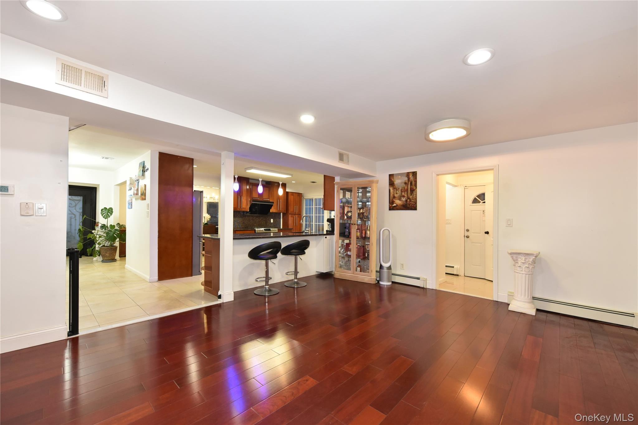 116 Nottingham Road, Manhasset Hills, NY 11040