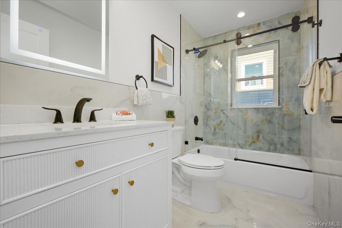 27 Poppy Lane, Levittown, NY 11756