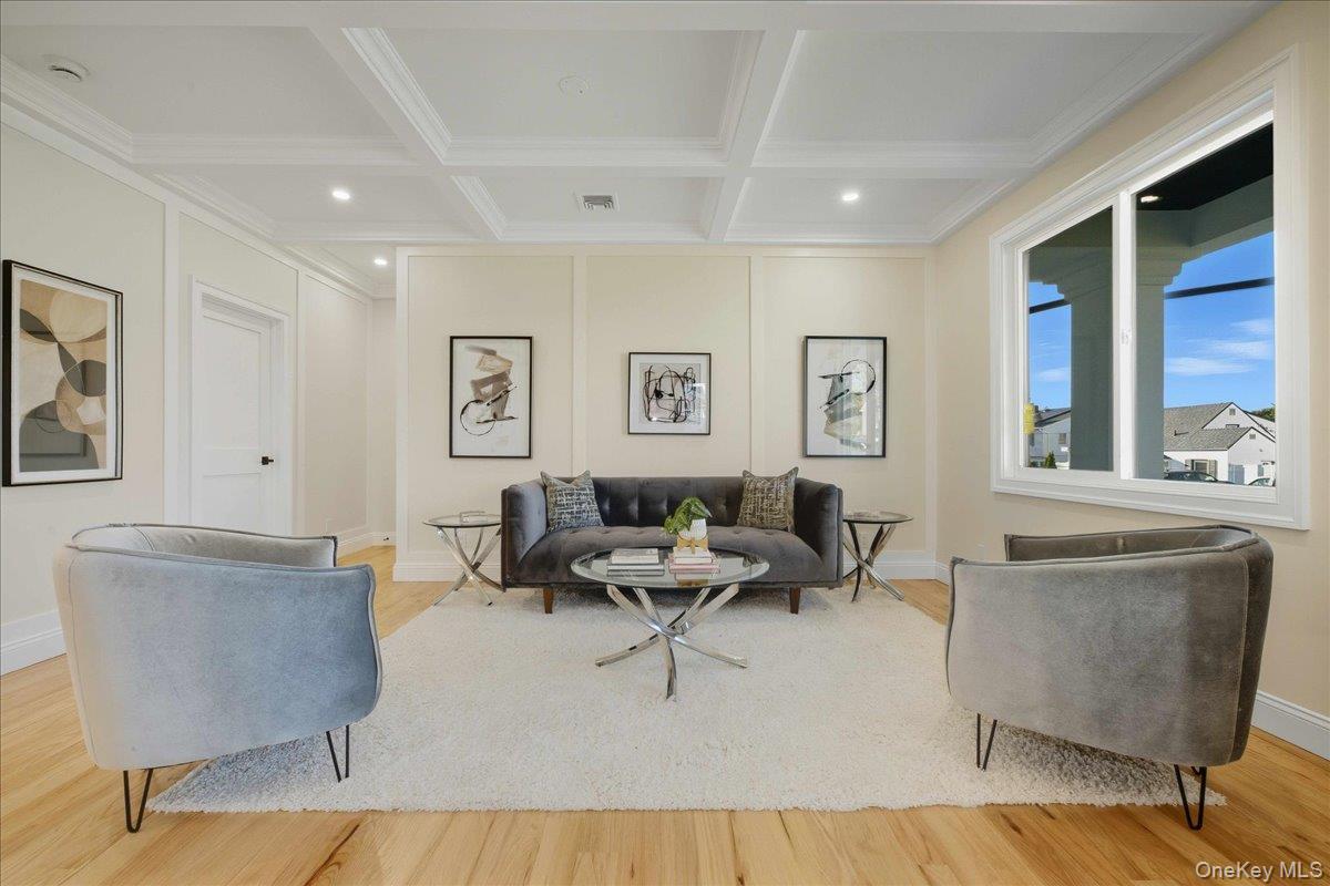 27 Poppy Lane, Levittown, NY 11756