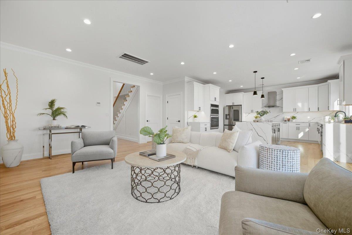 27 Poppy Lane, Levittown, NY 11756