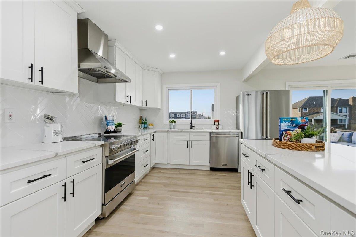 230 Sequams Lane Center, West Islip, NY 11795