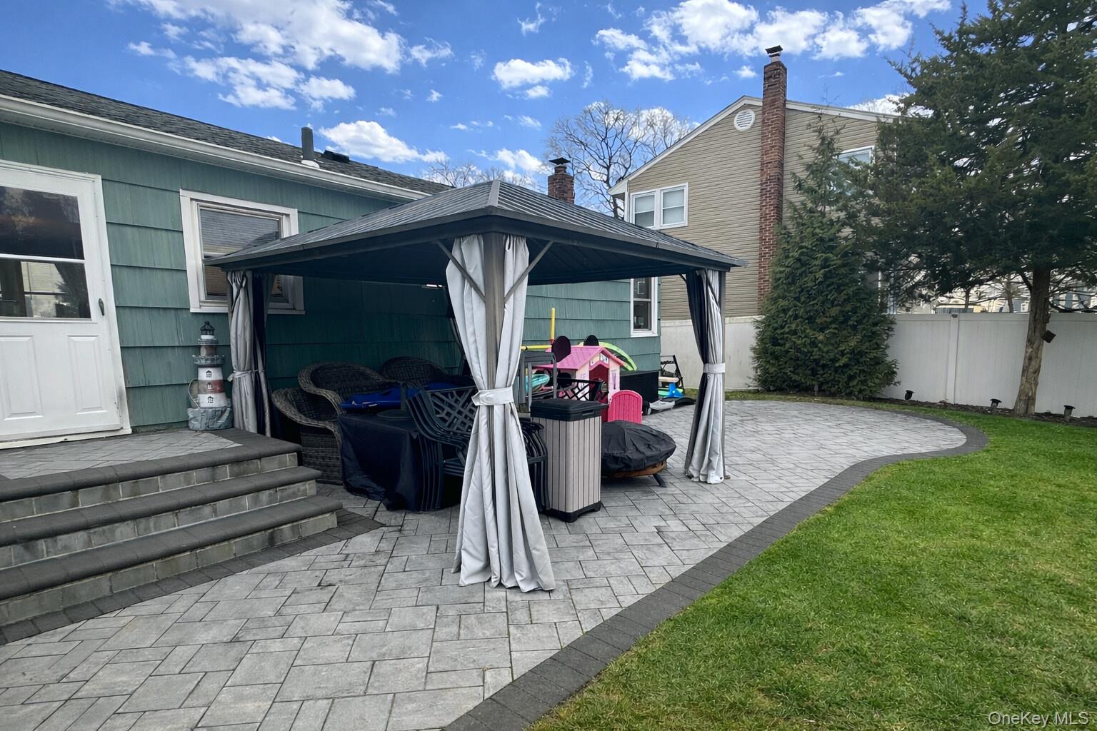 34 Beach Street, West Islip, NY 11795