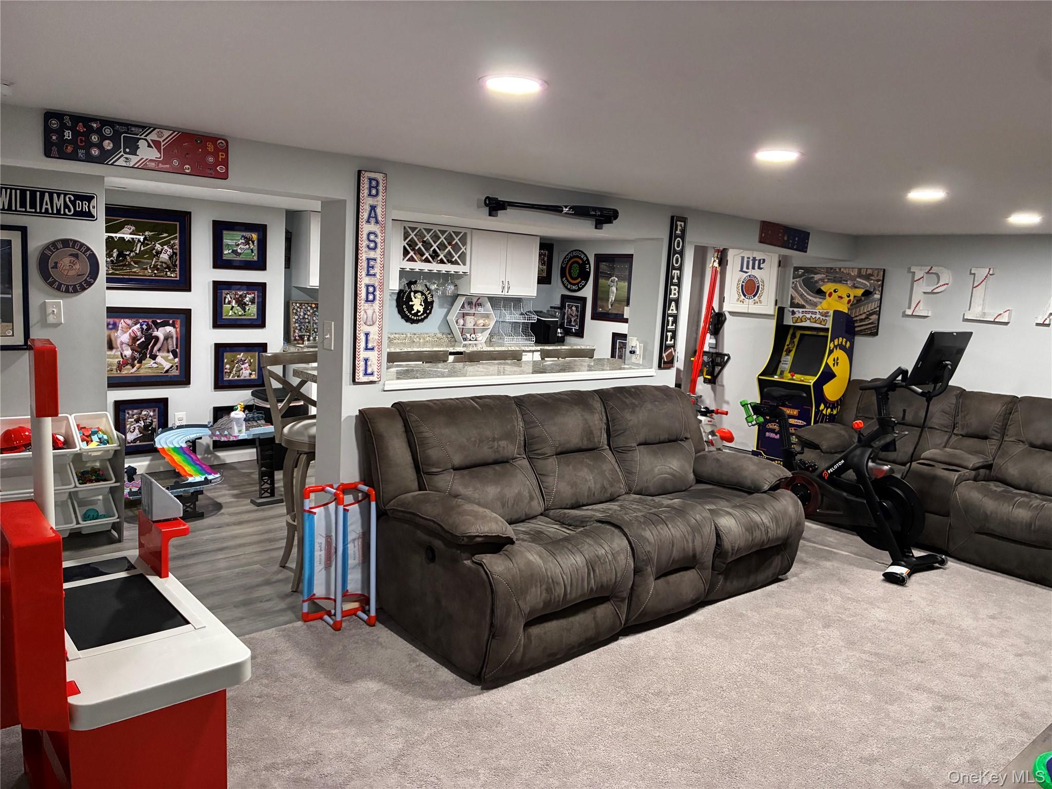 34 Beach Street, West Islip, NY 11795