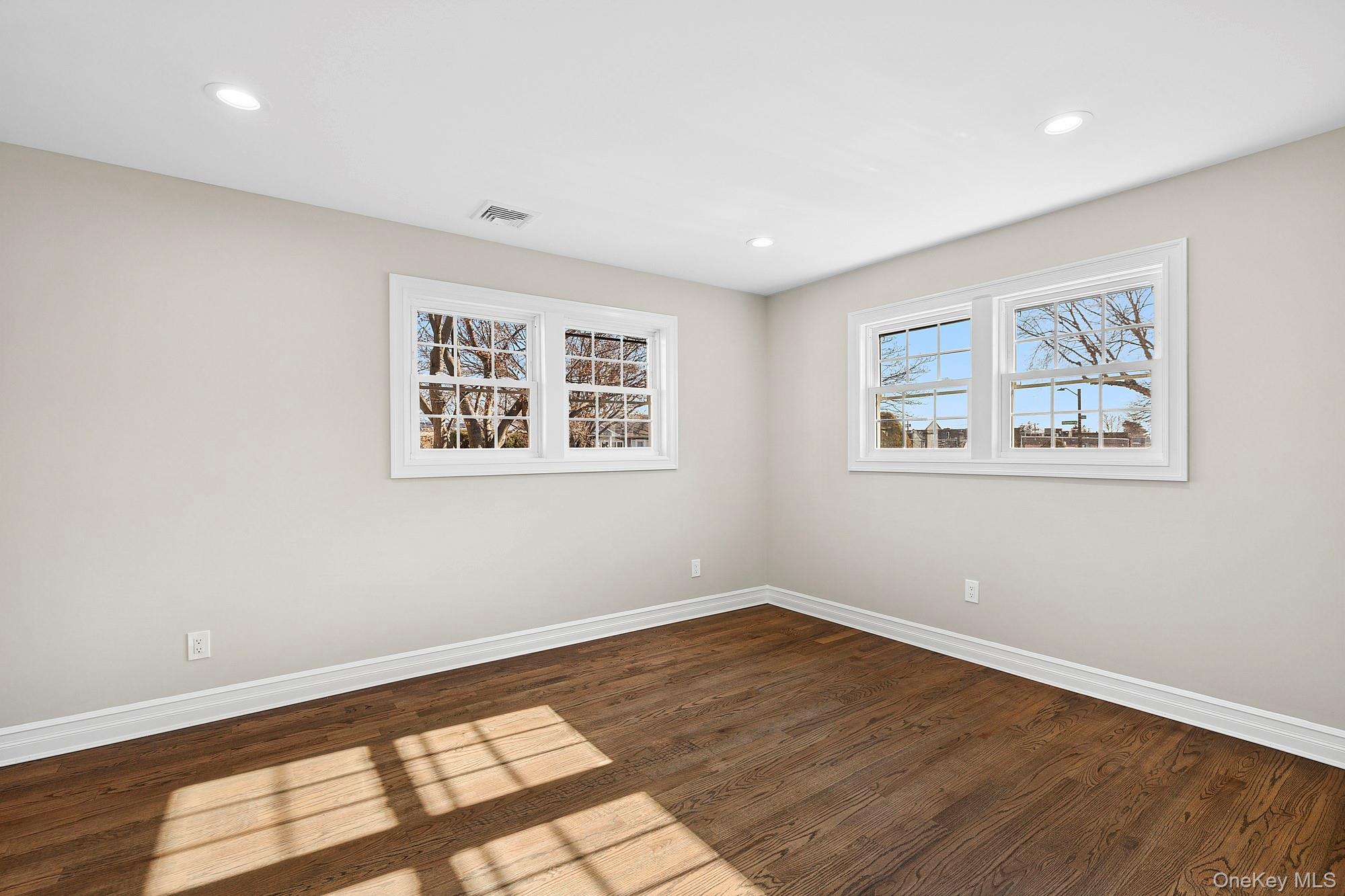 36 Cinque Drive, Farmingdale, NY 11735