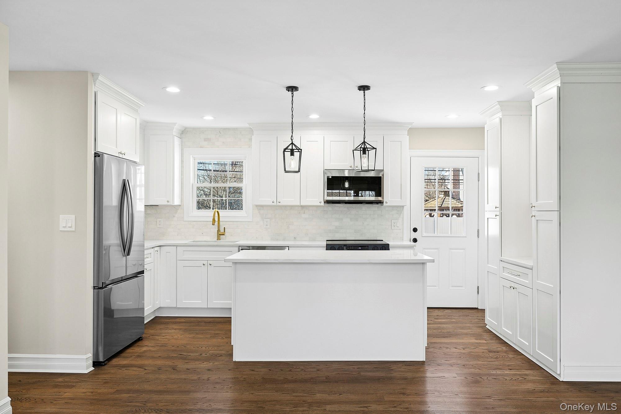 36 Cinque Drive, Farmingdale, NY 11735