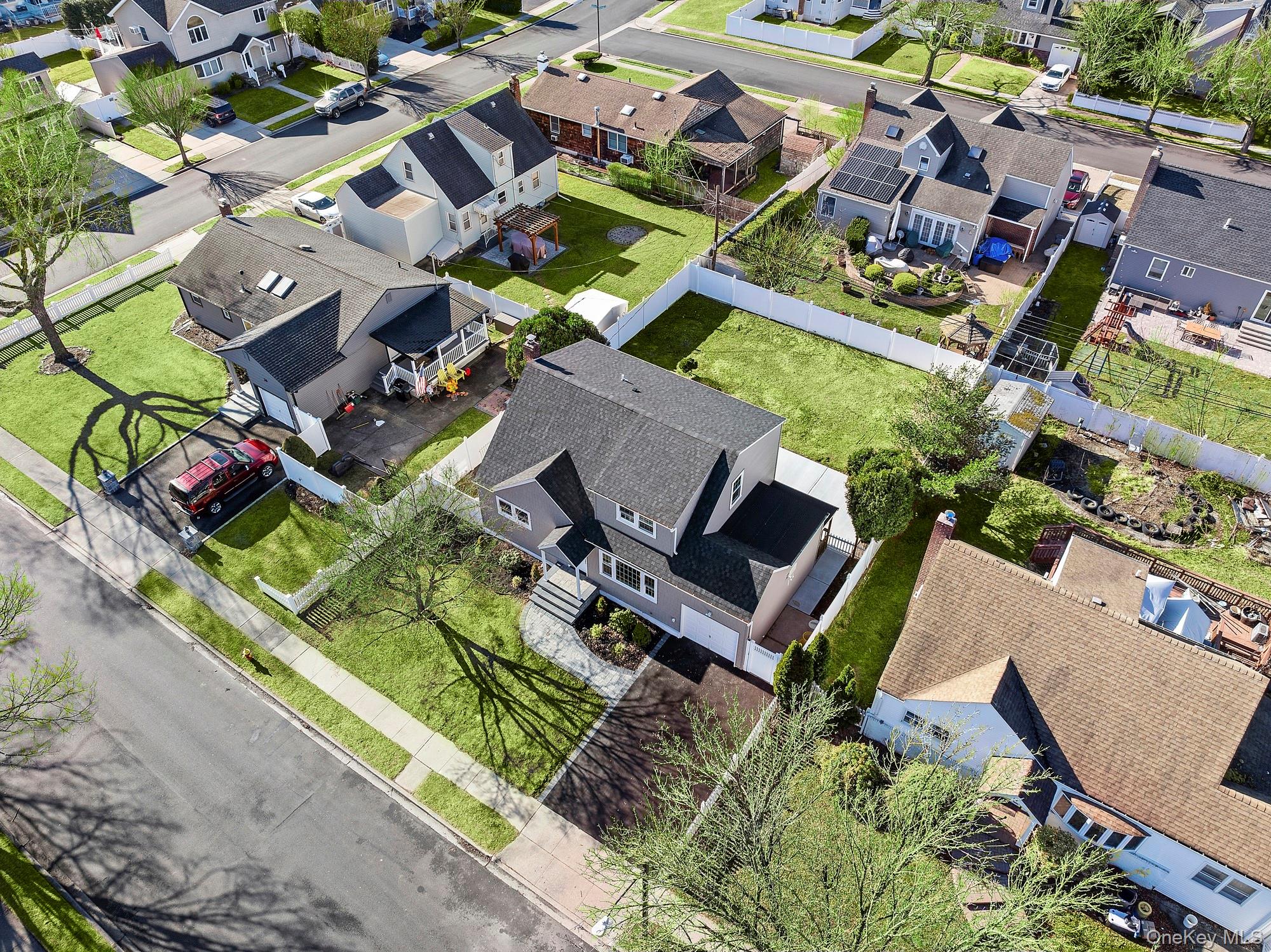 36 Cinque Drive, Farmingdale, NY 11735