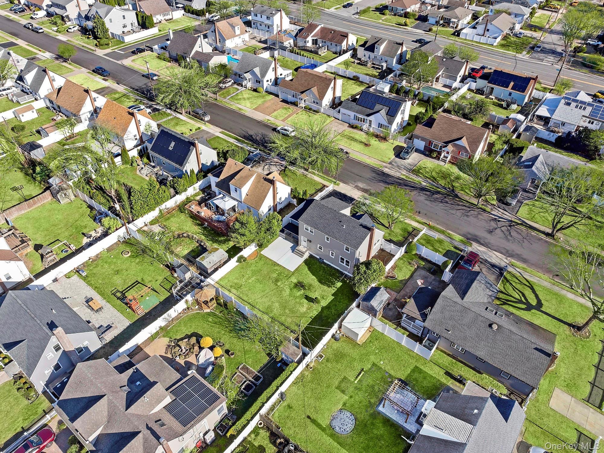 36 Cinque Drive, Farmingdale, NY 11735