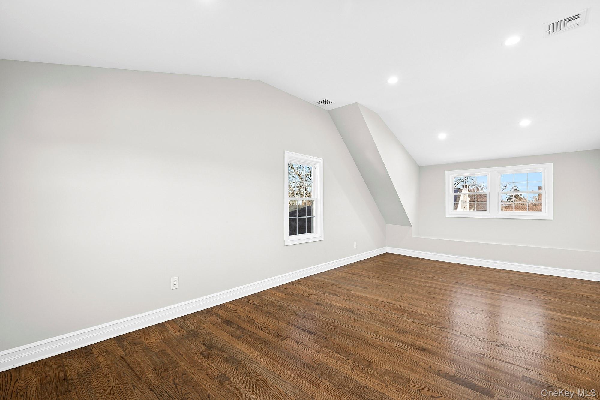 36 Cinque Drive, Farmingdale, NY 11735