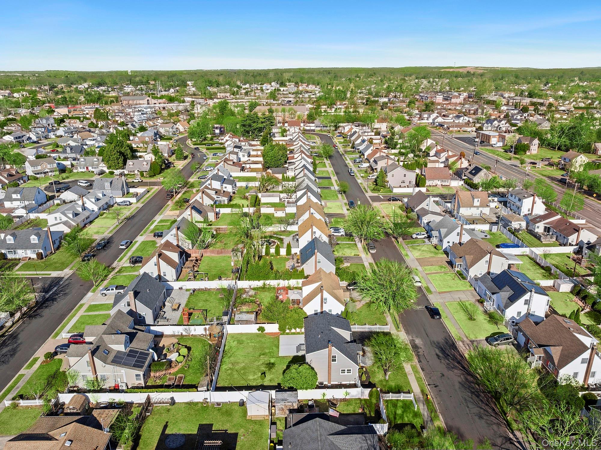 36 Cinque Drive, Farmingdale, NY 11735