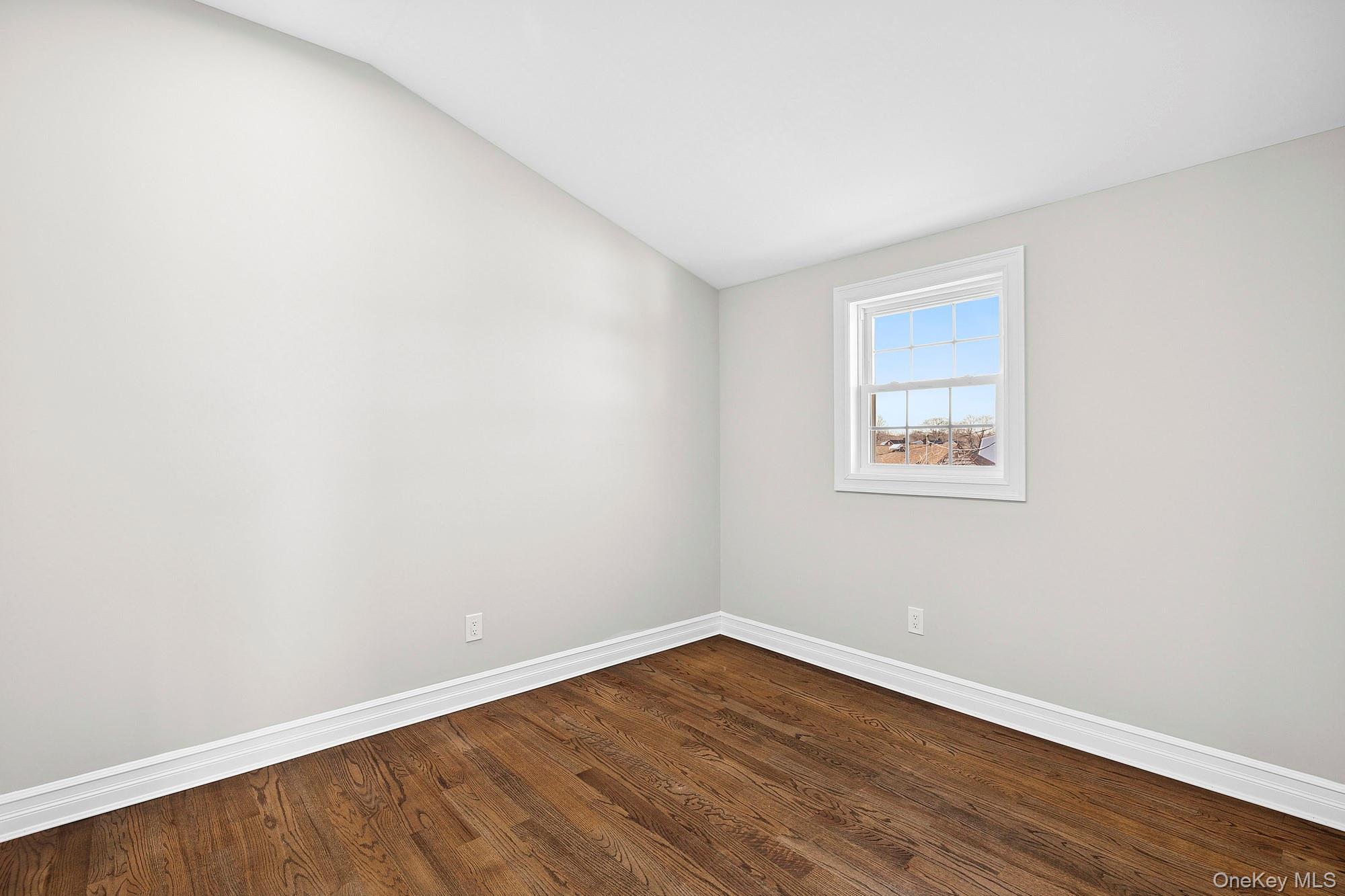 36 Cinque Drive, Farmingdale, NY 11735