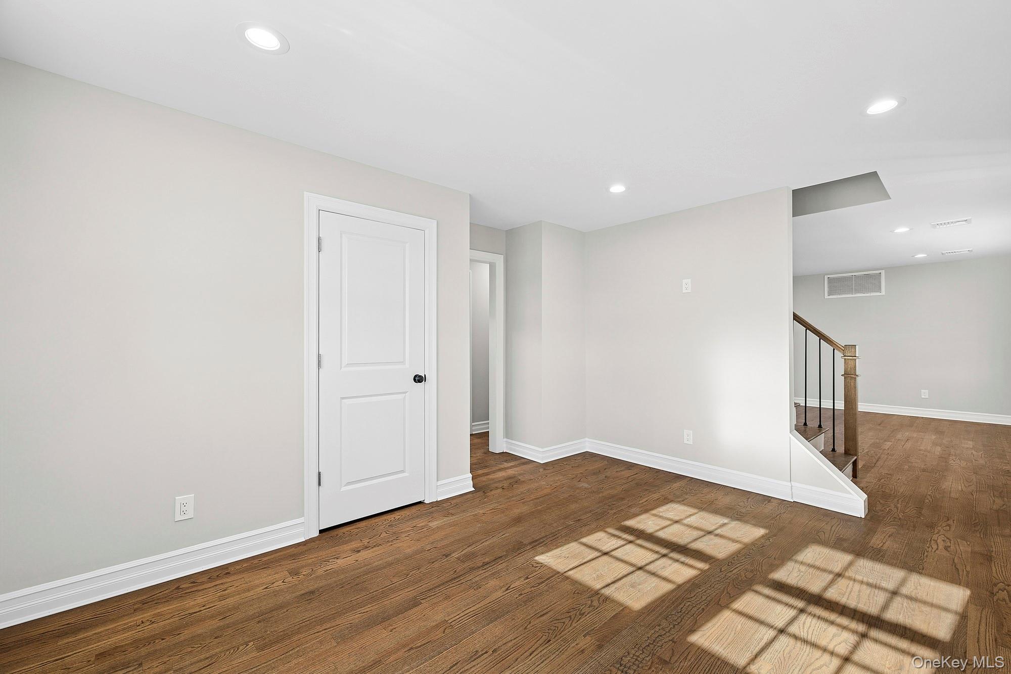 36 Cinque Drive, Farmingdale, NY 11735