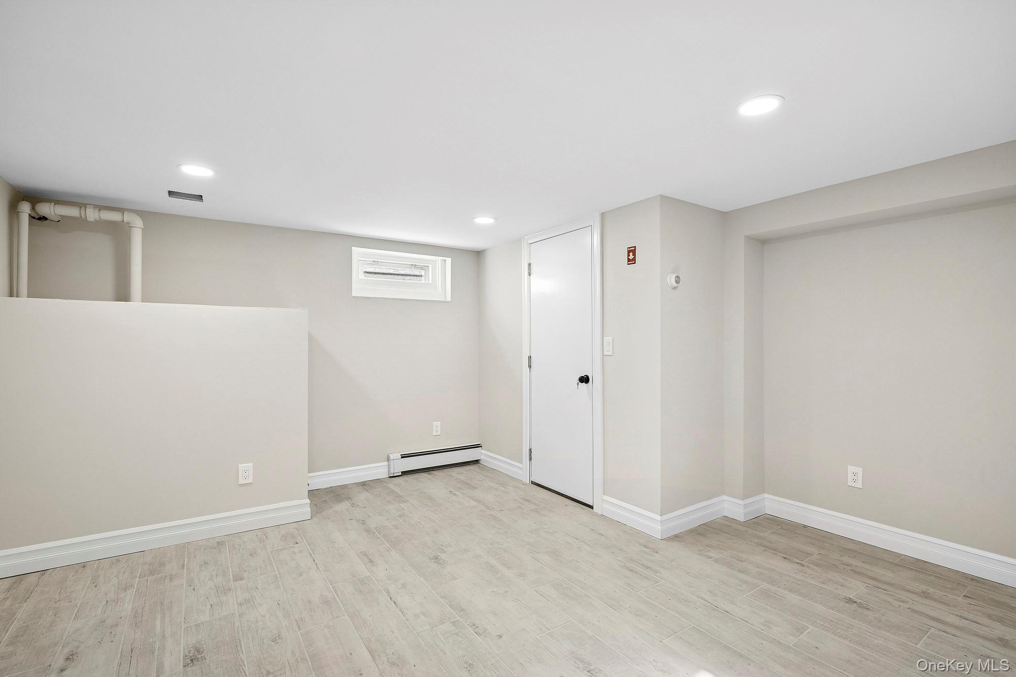 36 Cinque Drive, Farmingdale, NY 11735