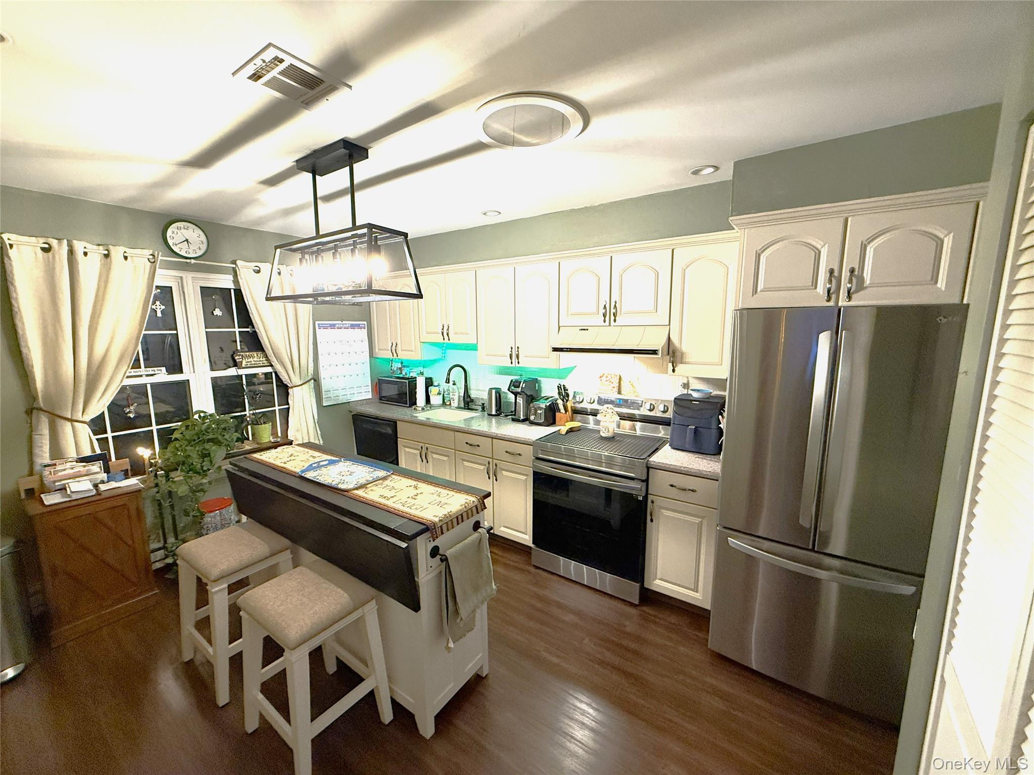 418 Weymouth Court # B, Ridge, NY 11961