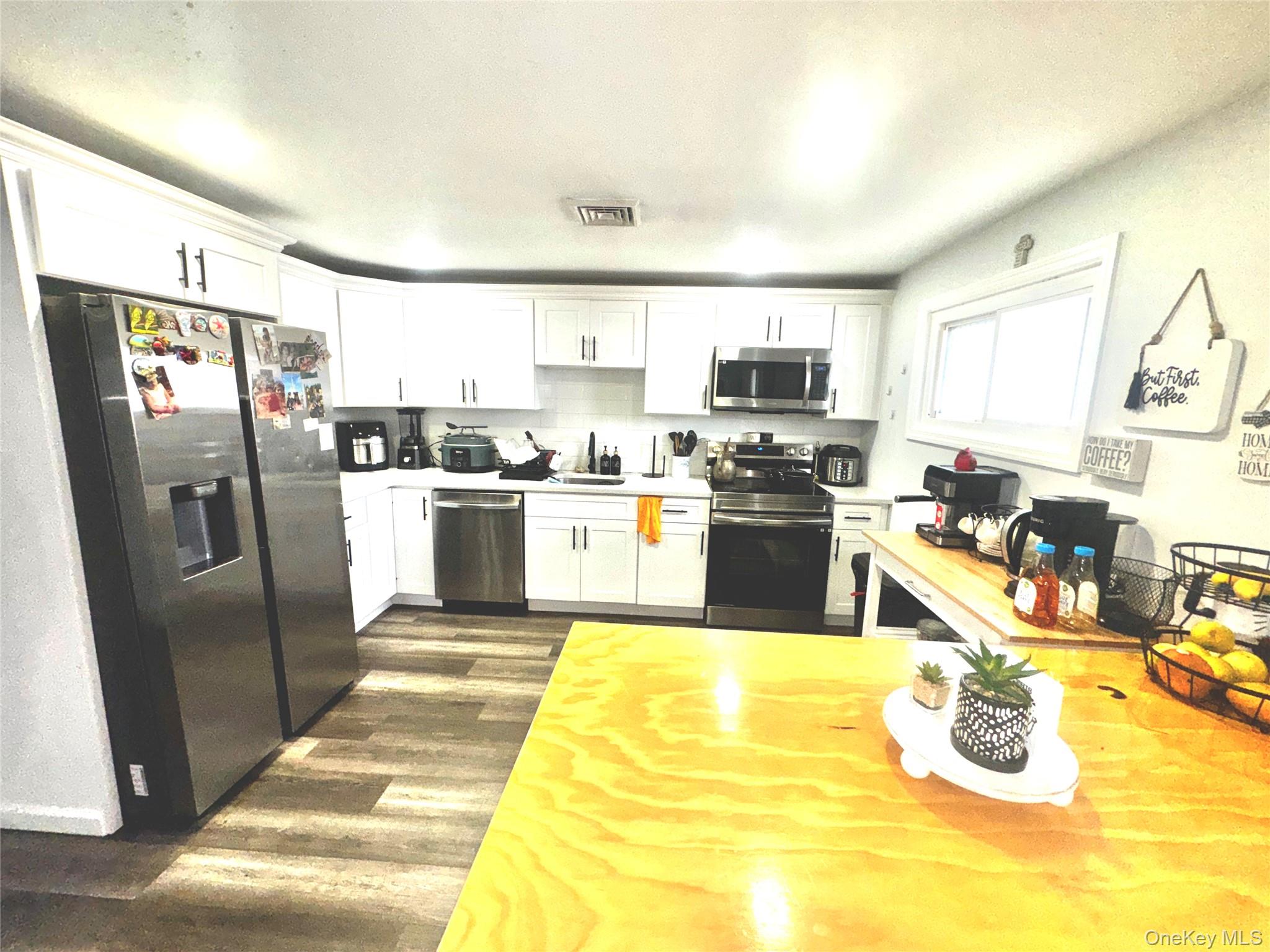 6 VICTORIA Place, Mastic Beach, NY 11951