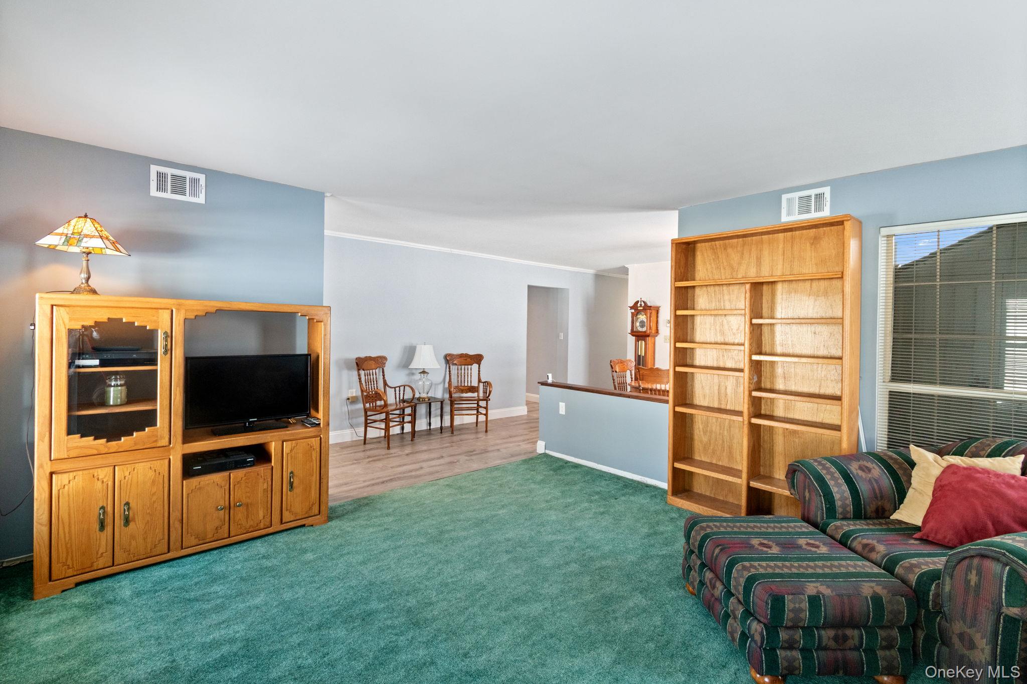 475 Stratford Lane, Ridge, NY 11961