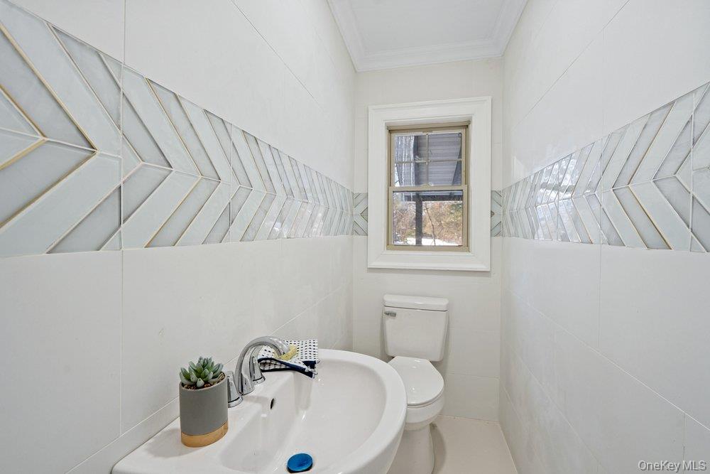 497 Woodbury Road, Cold Spring Harbor, NY 11724