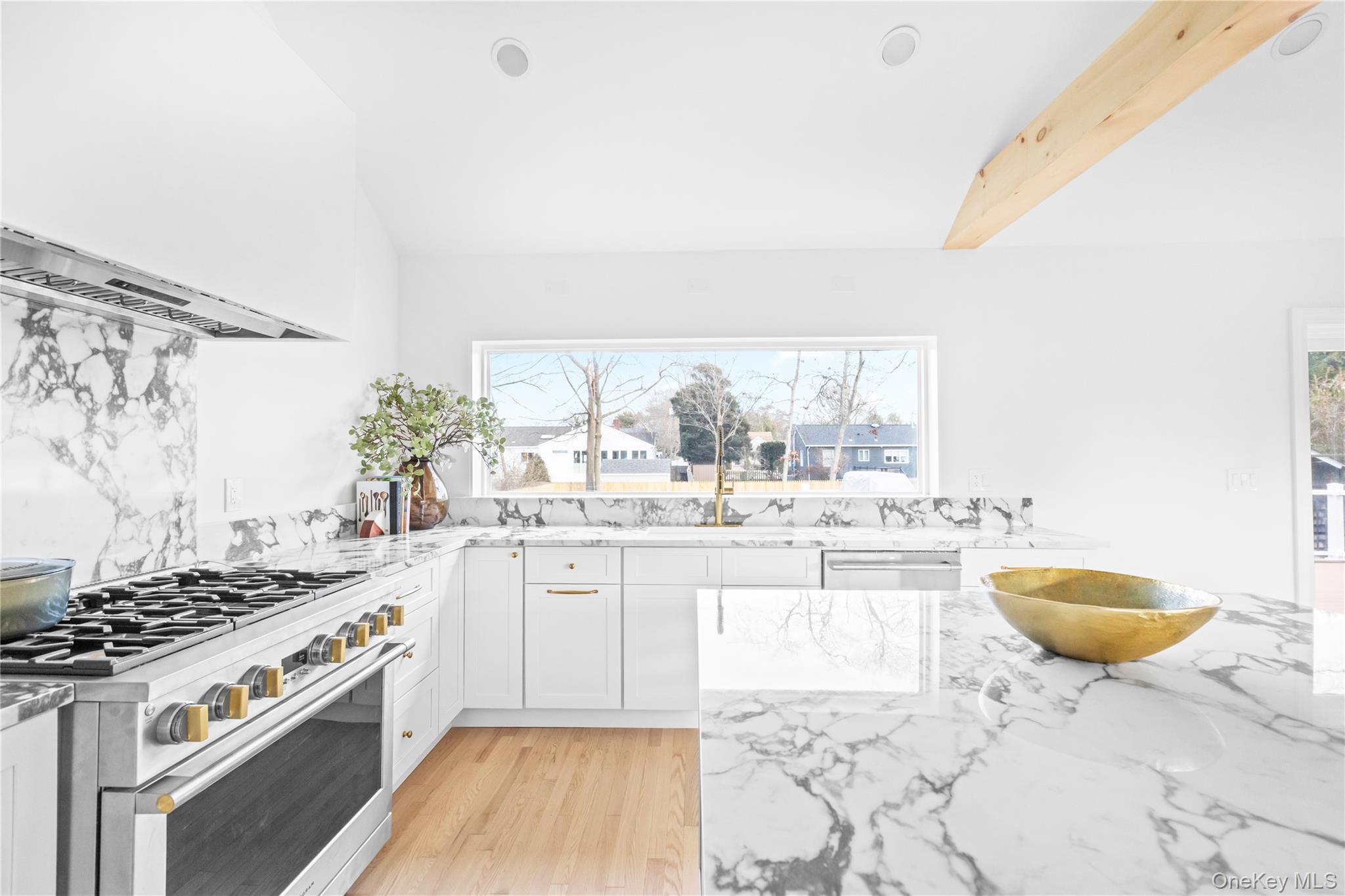 21 N Howells Point Road, Bellport Village, NY 11713