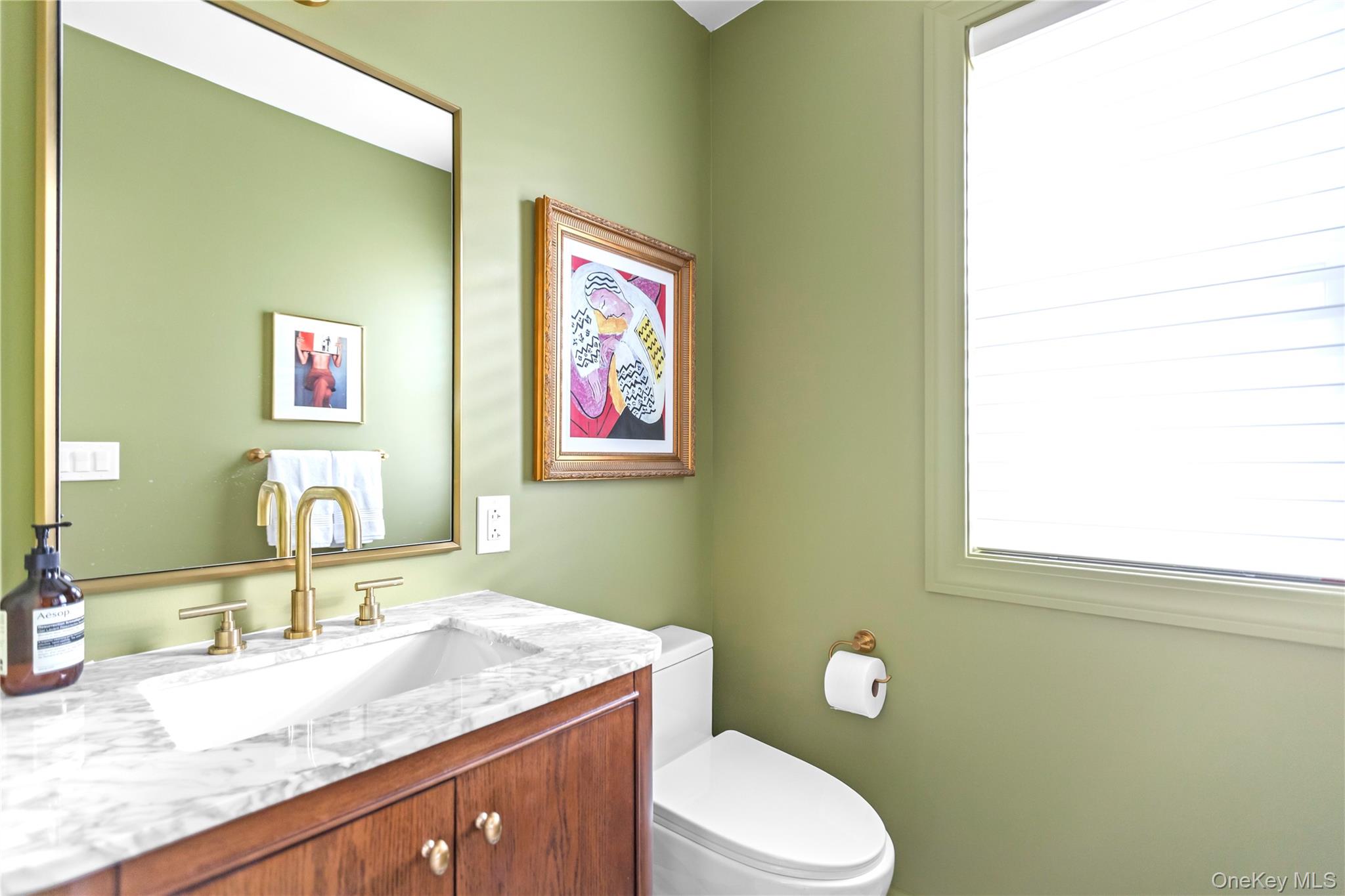 21 N Howells Point Road, Bellport Village, NY 11713