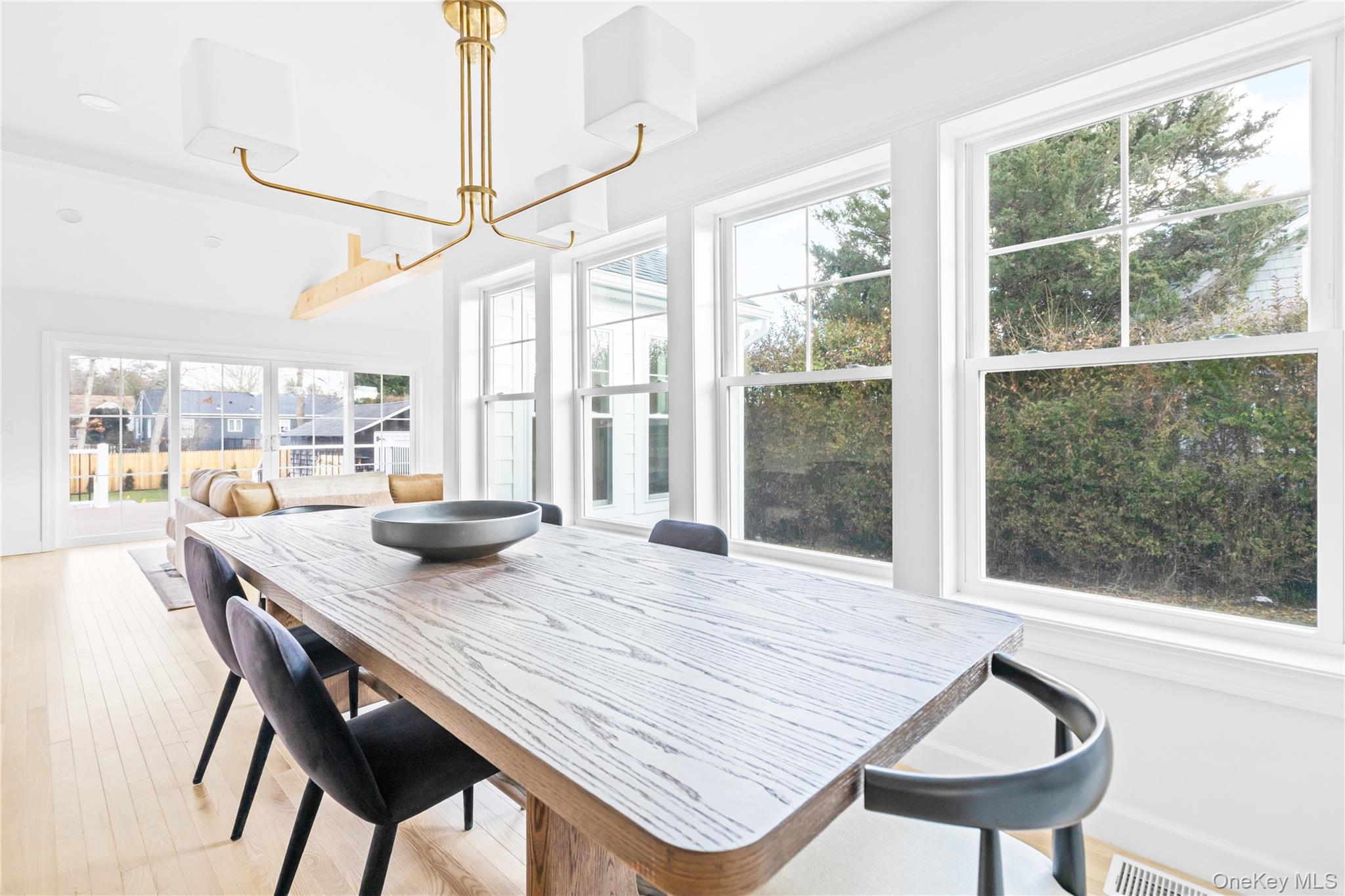 21 N Howells Point Road, Bellport Village, NY 11713