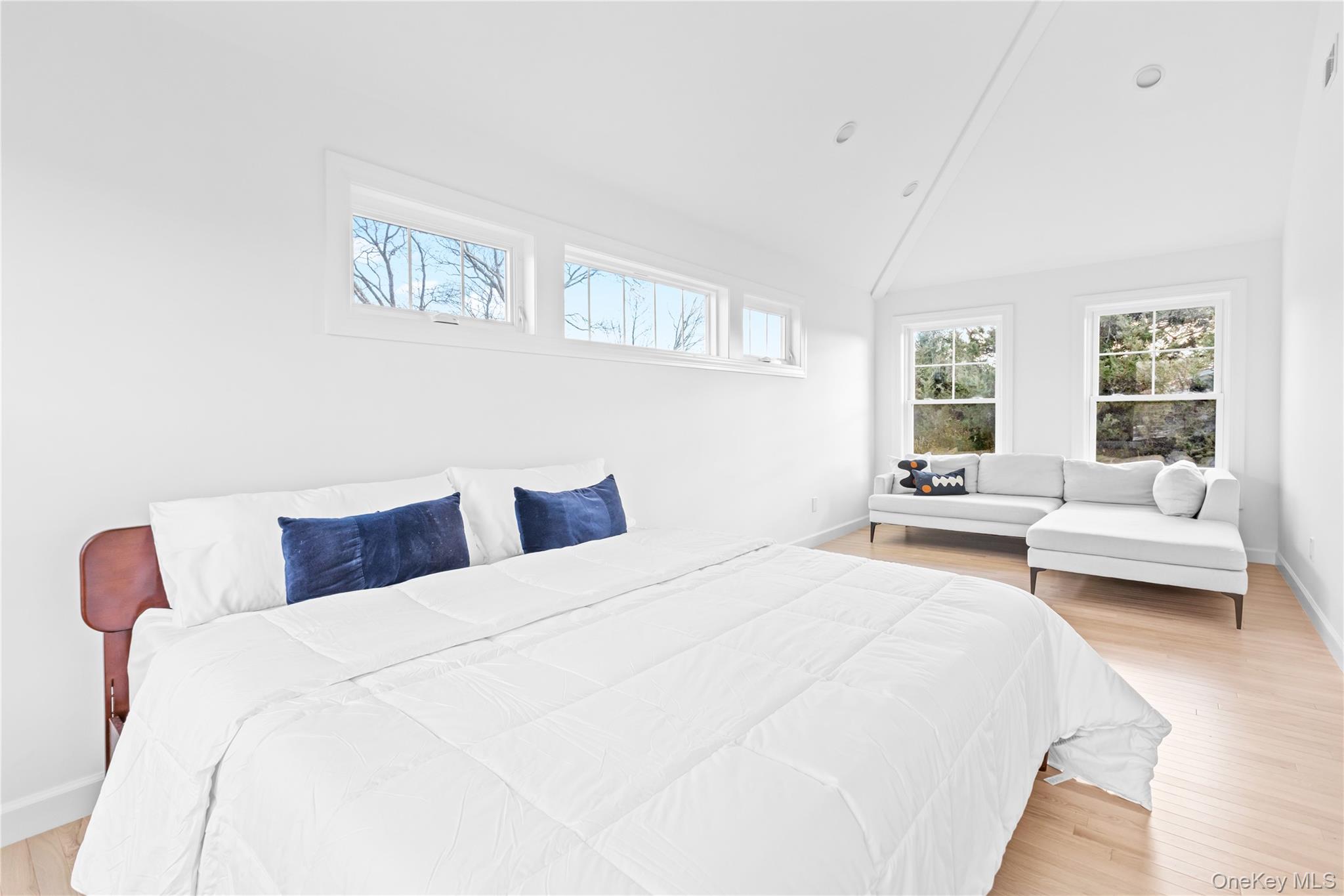 21 N Howells Point Road, Bellport Village, NY 11713