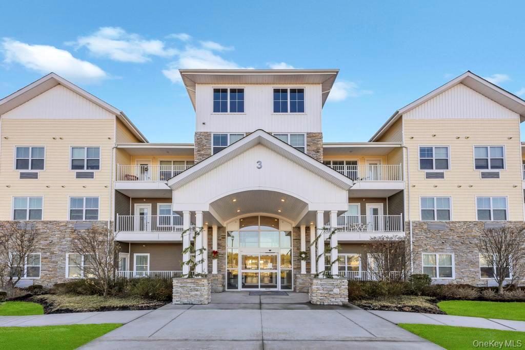3 Meadows Lane # 5, Yaphank, NY 11980