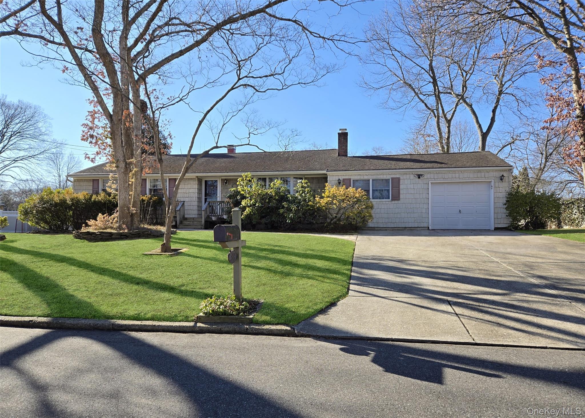 38 Woodbury Road, Farmingville, NY 11738