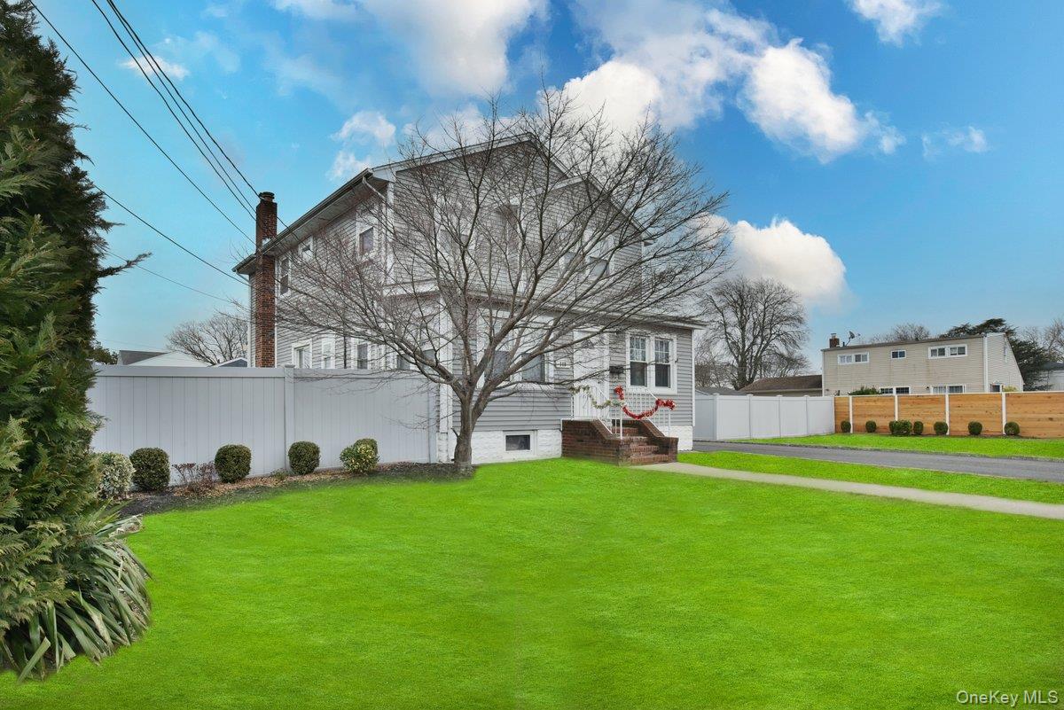 116 15th Avenue, West Babylon, NY 11704