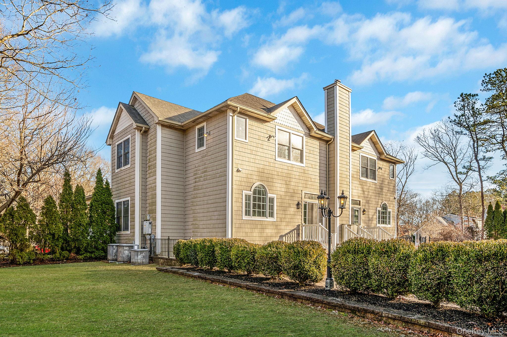 44 E Margin Road, Ridge, NY 11961