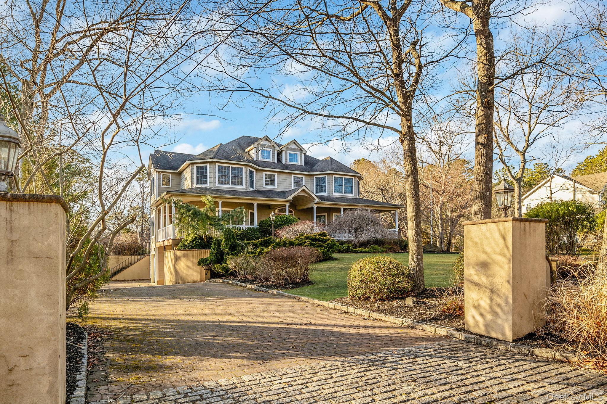 44 E Margin Road, Ridge, NY 11961